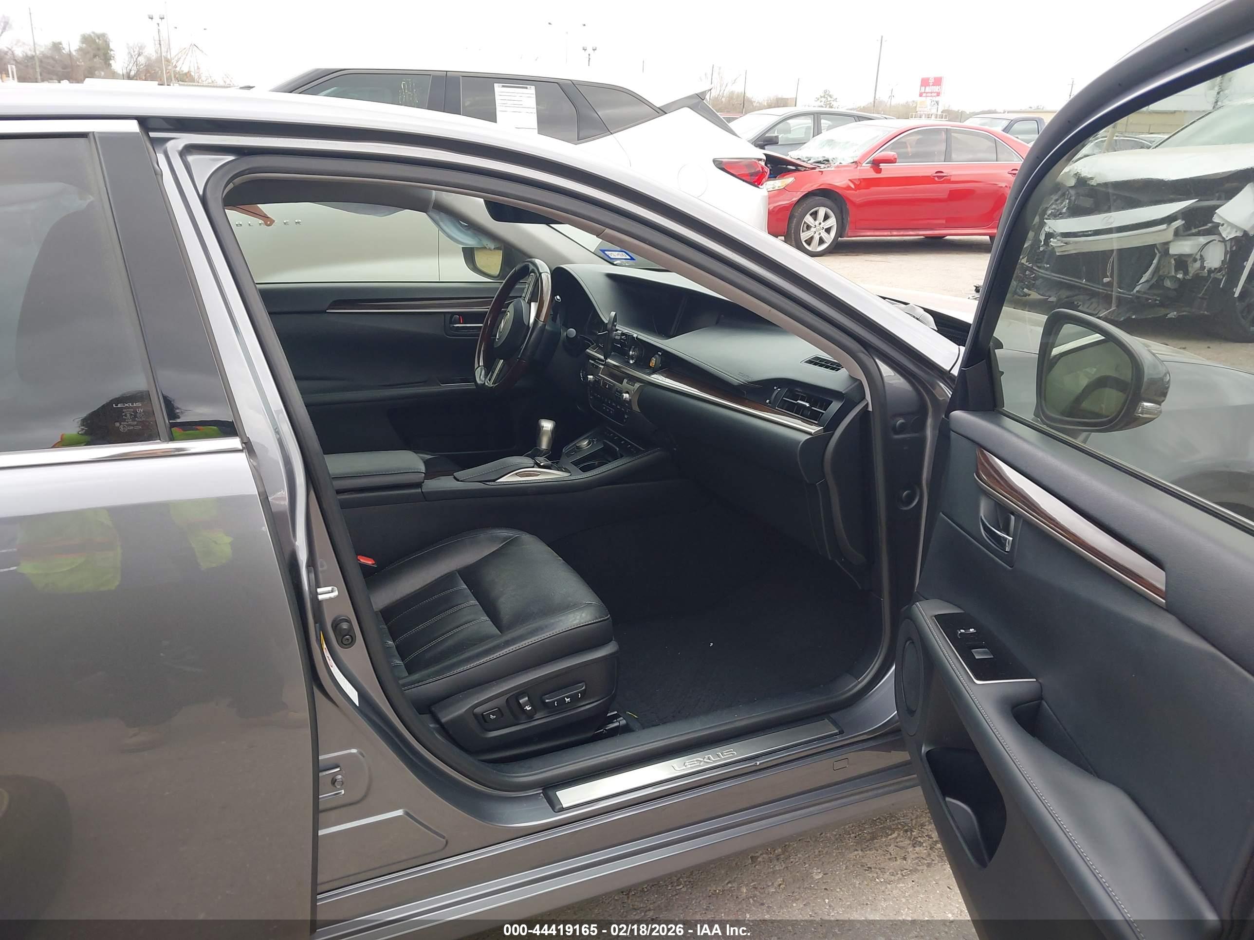 LEXUS ES image 5