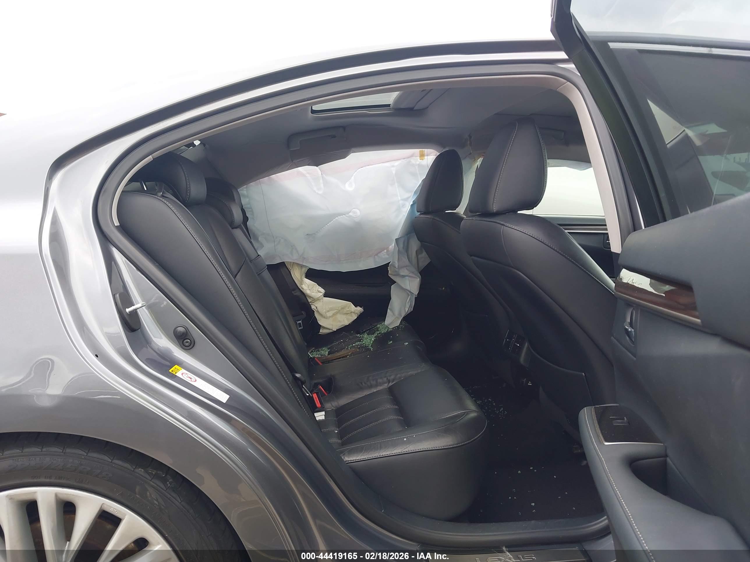 LEXUS ES image 8