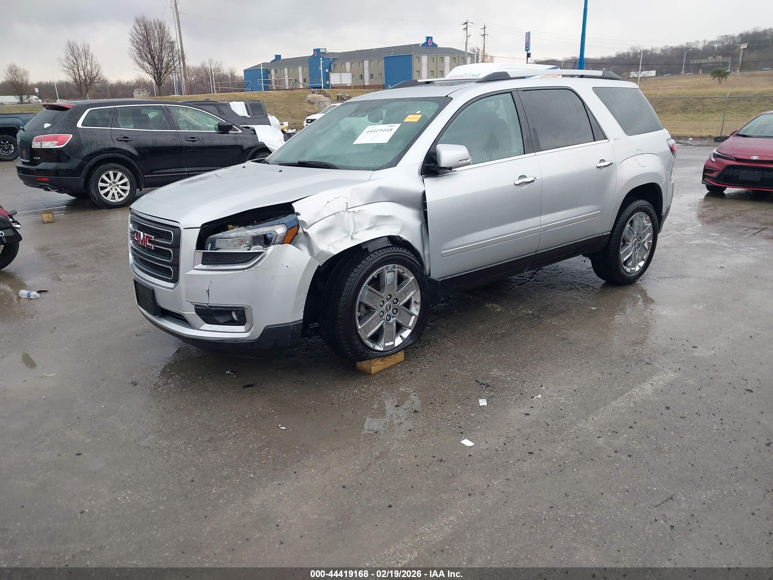 GMC ACADIA image 2