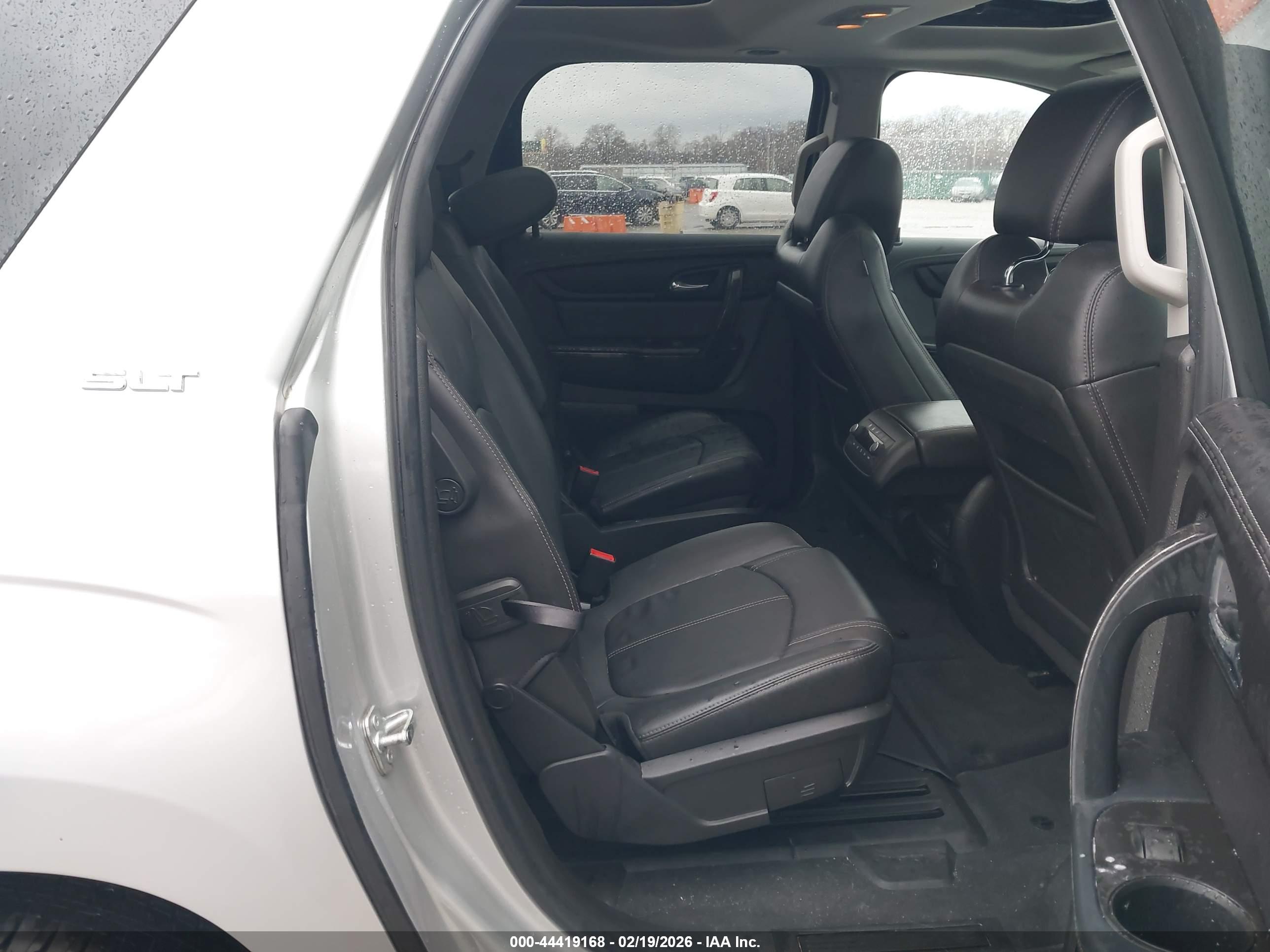 GMC ACADIA image 8