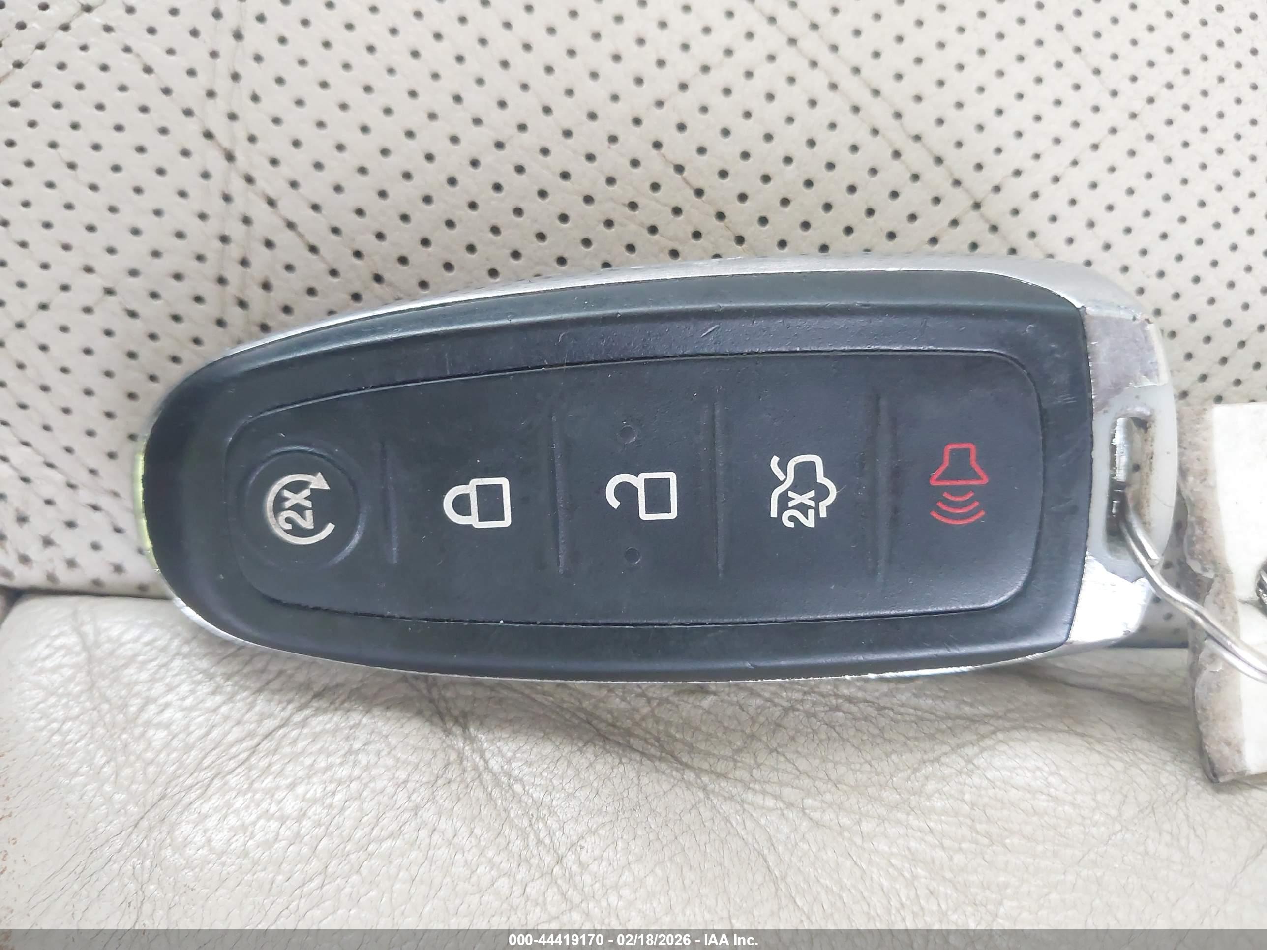 LINCOLN MKS image 11