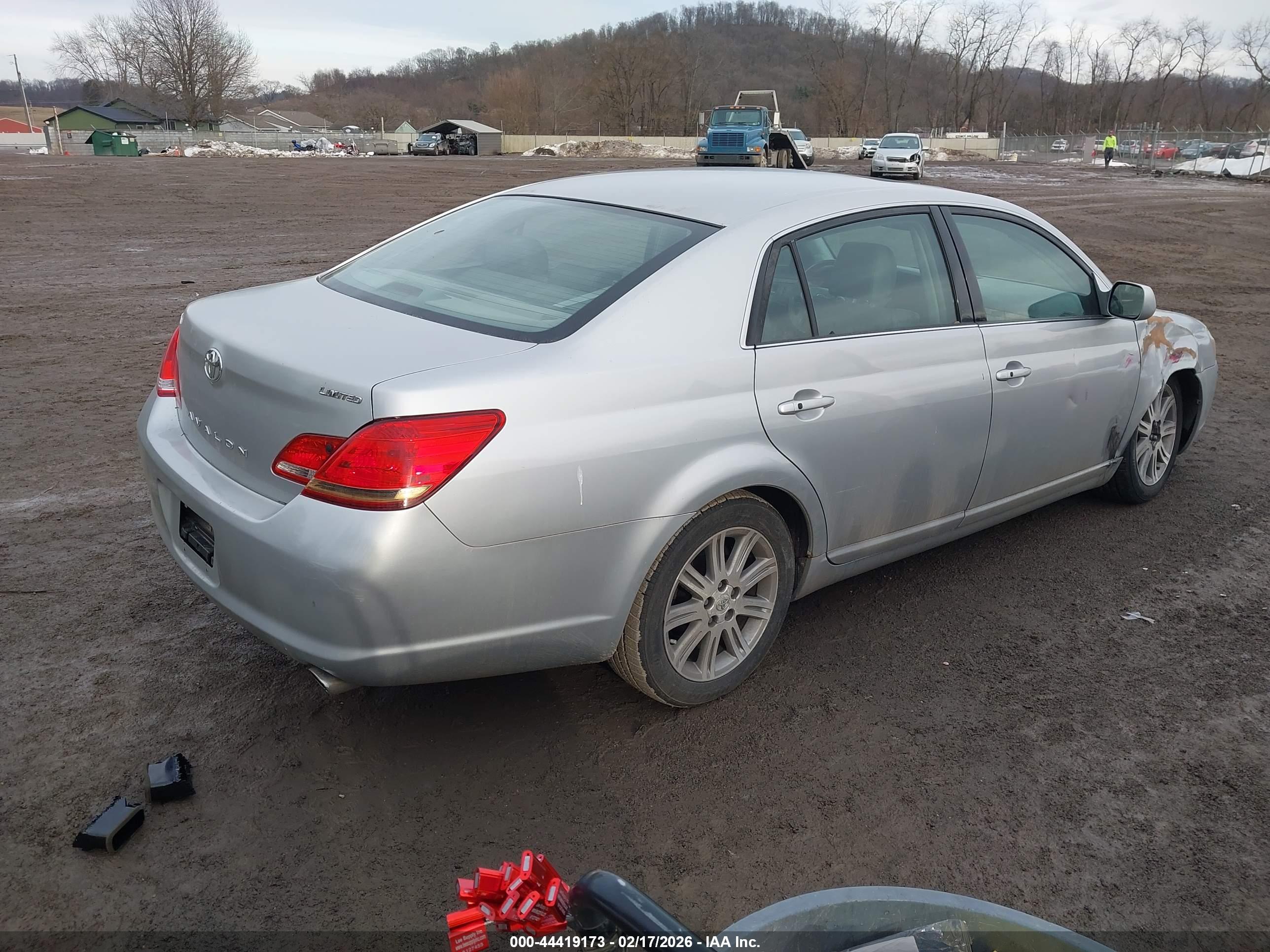 TOYOTA AVALON image 4