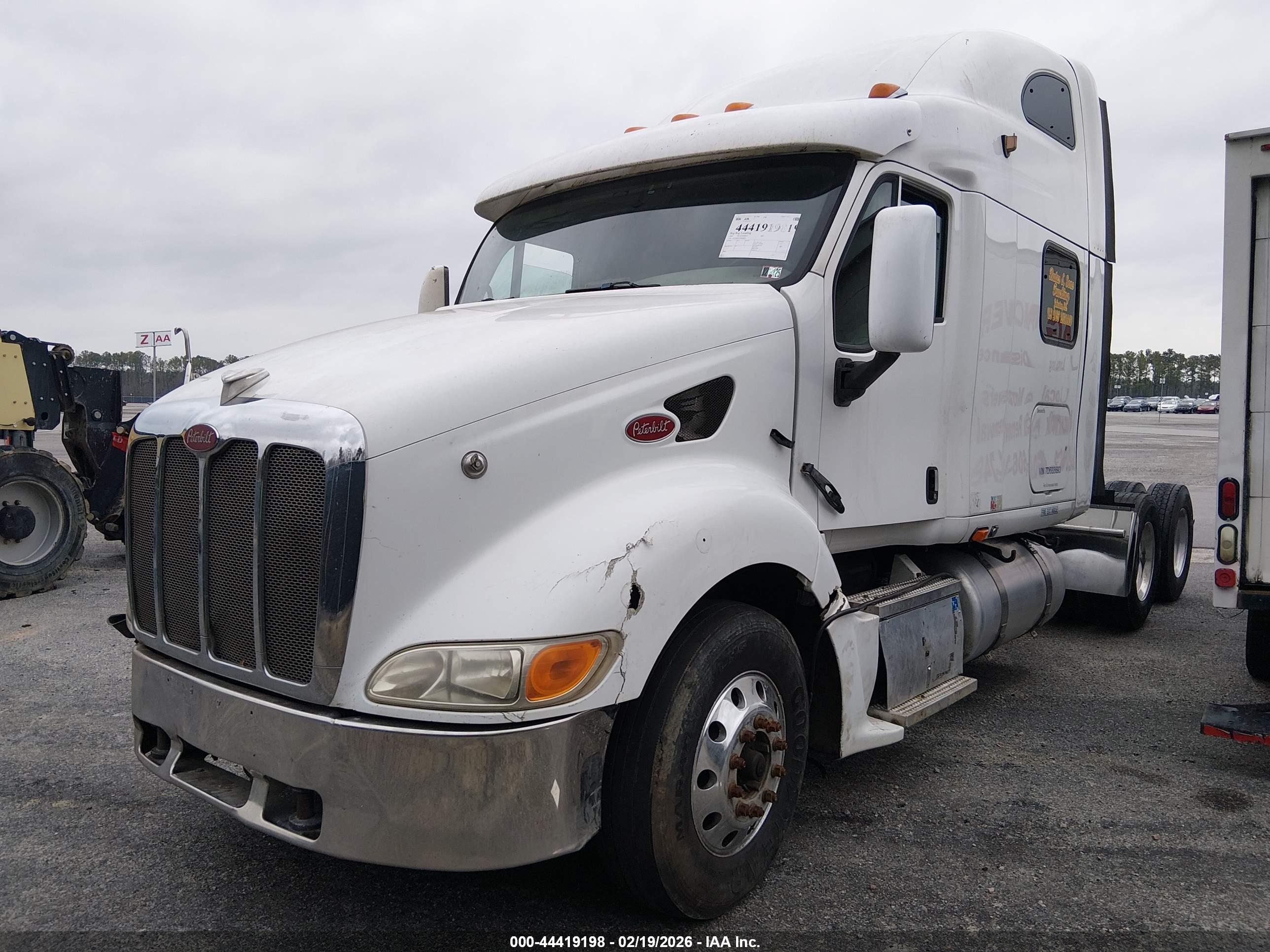 PETERBILT 387 image 2
