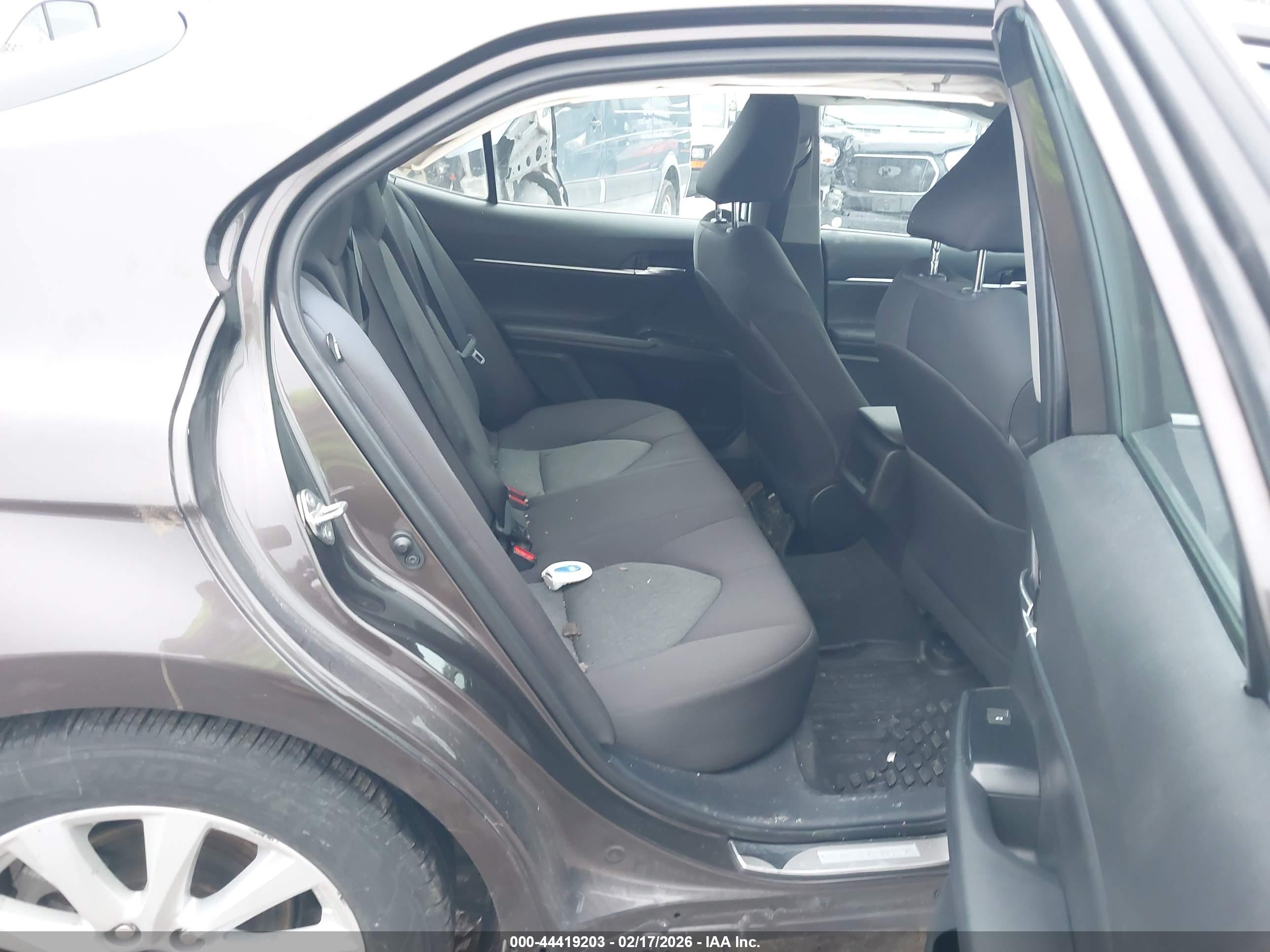 TOYOTA CAMRY image 8