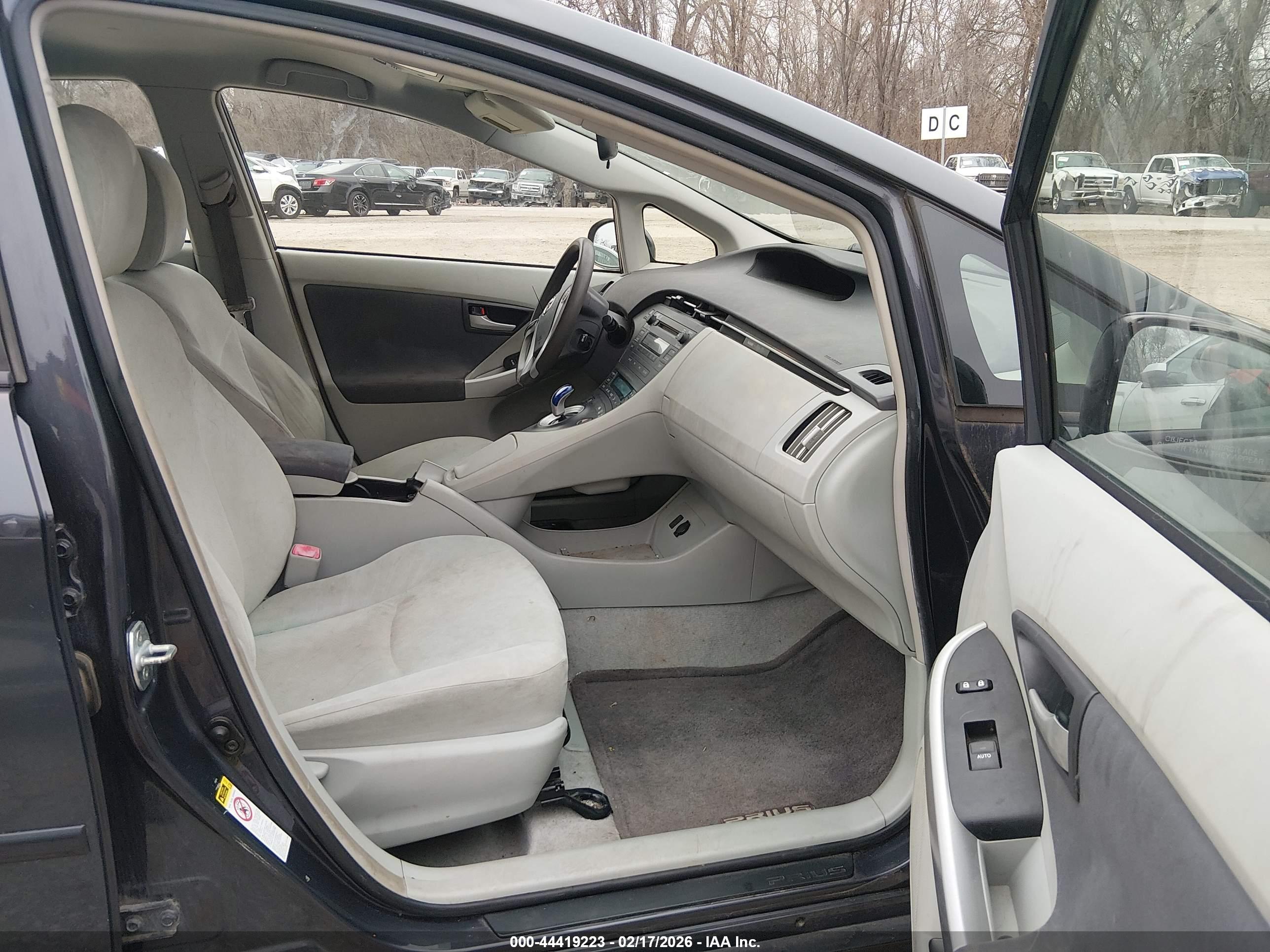 TOYOTA PRIUS image 5