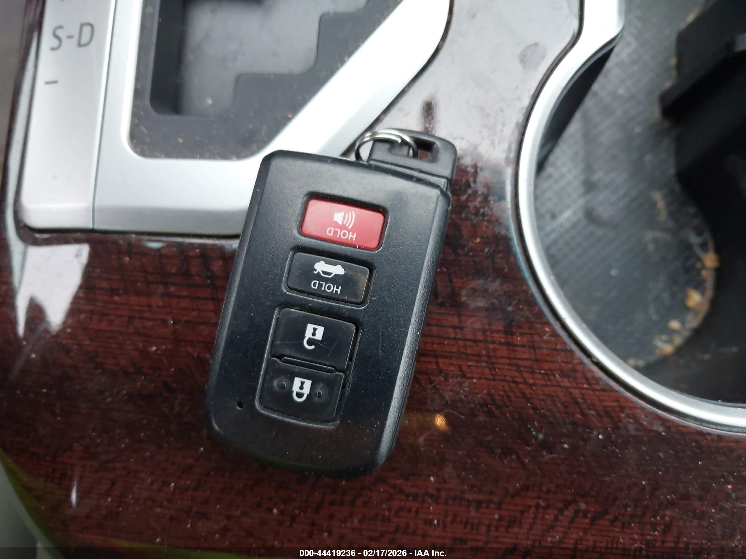 TOYOTA CAMRY image 11