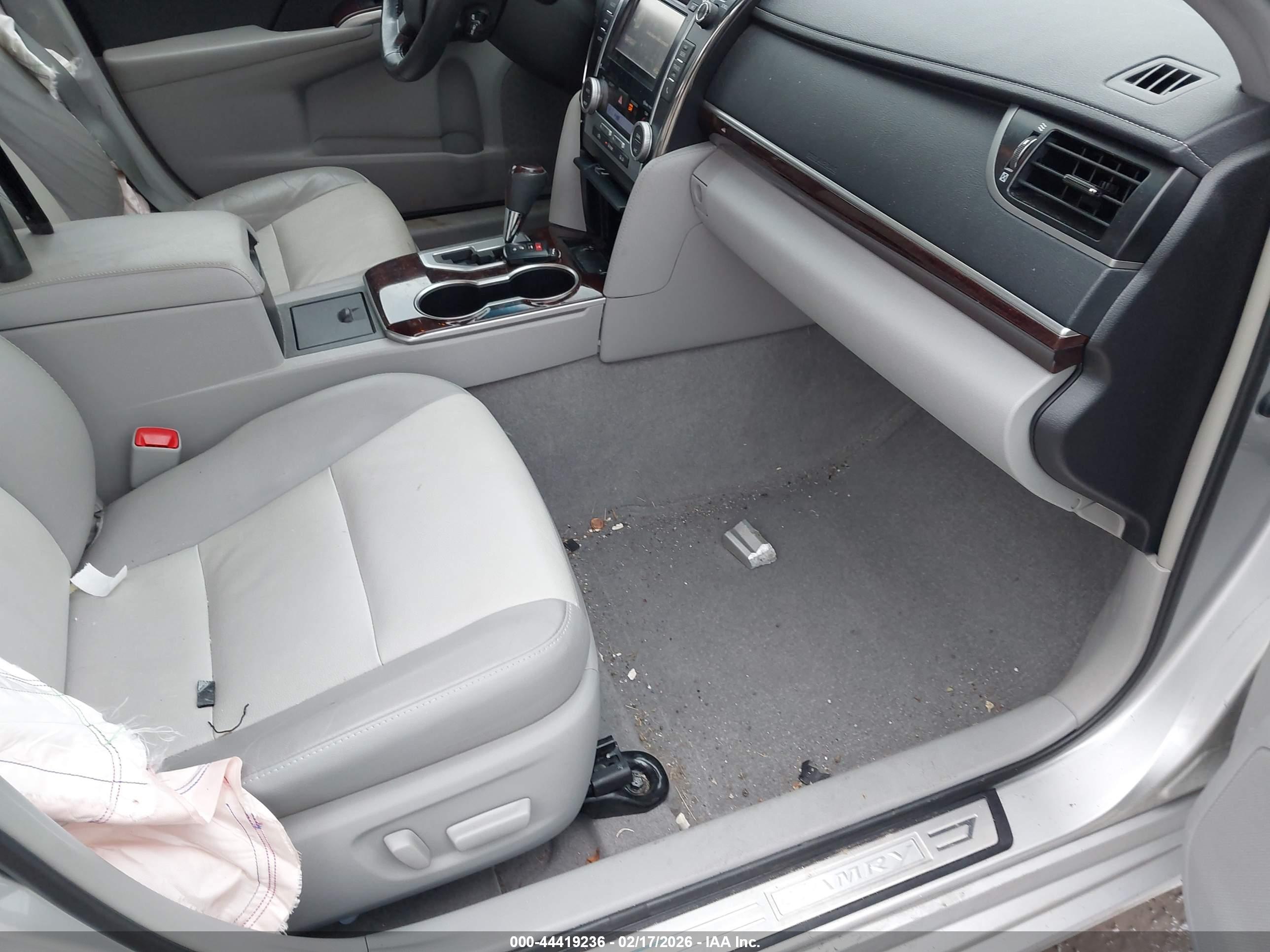 TOYOTA CAMRY image 5