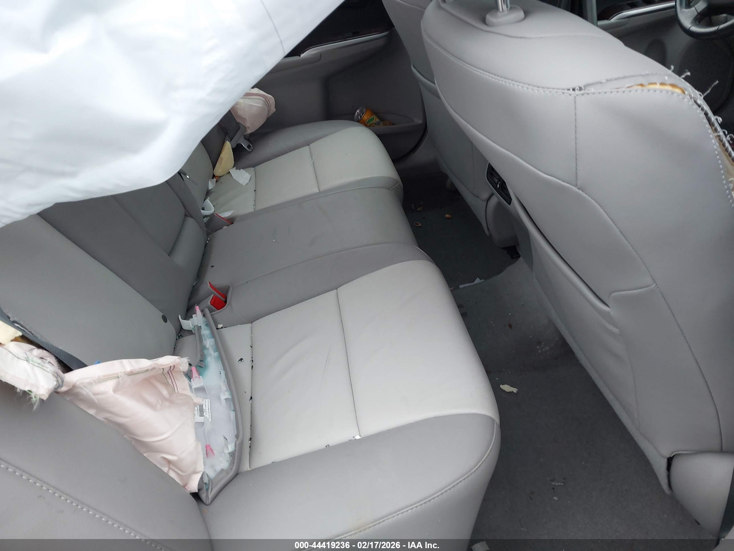 TOYOTA CAMRY image 8