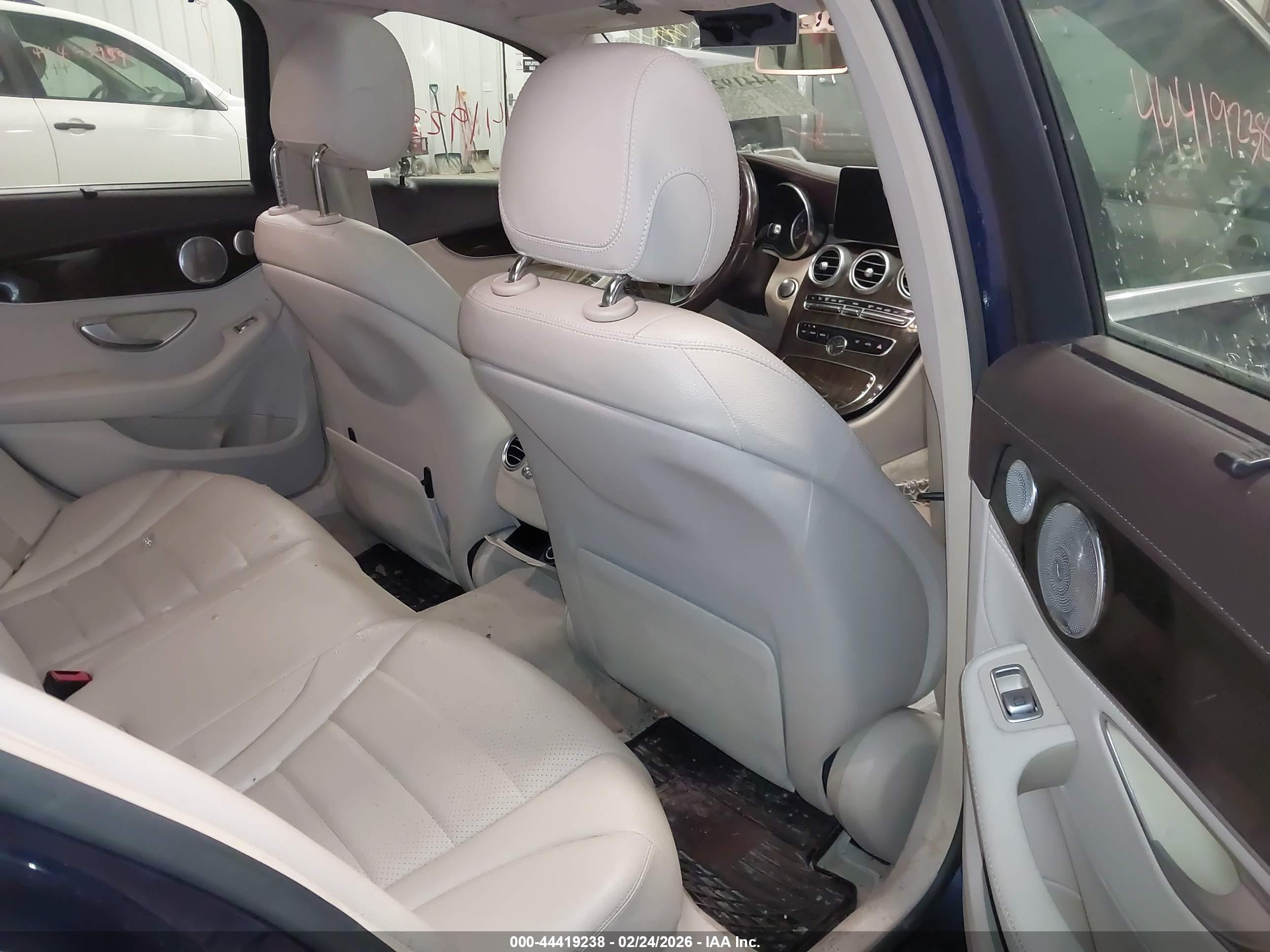 MERCEDES-BENZ C image 8