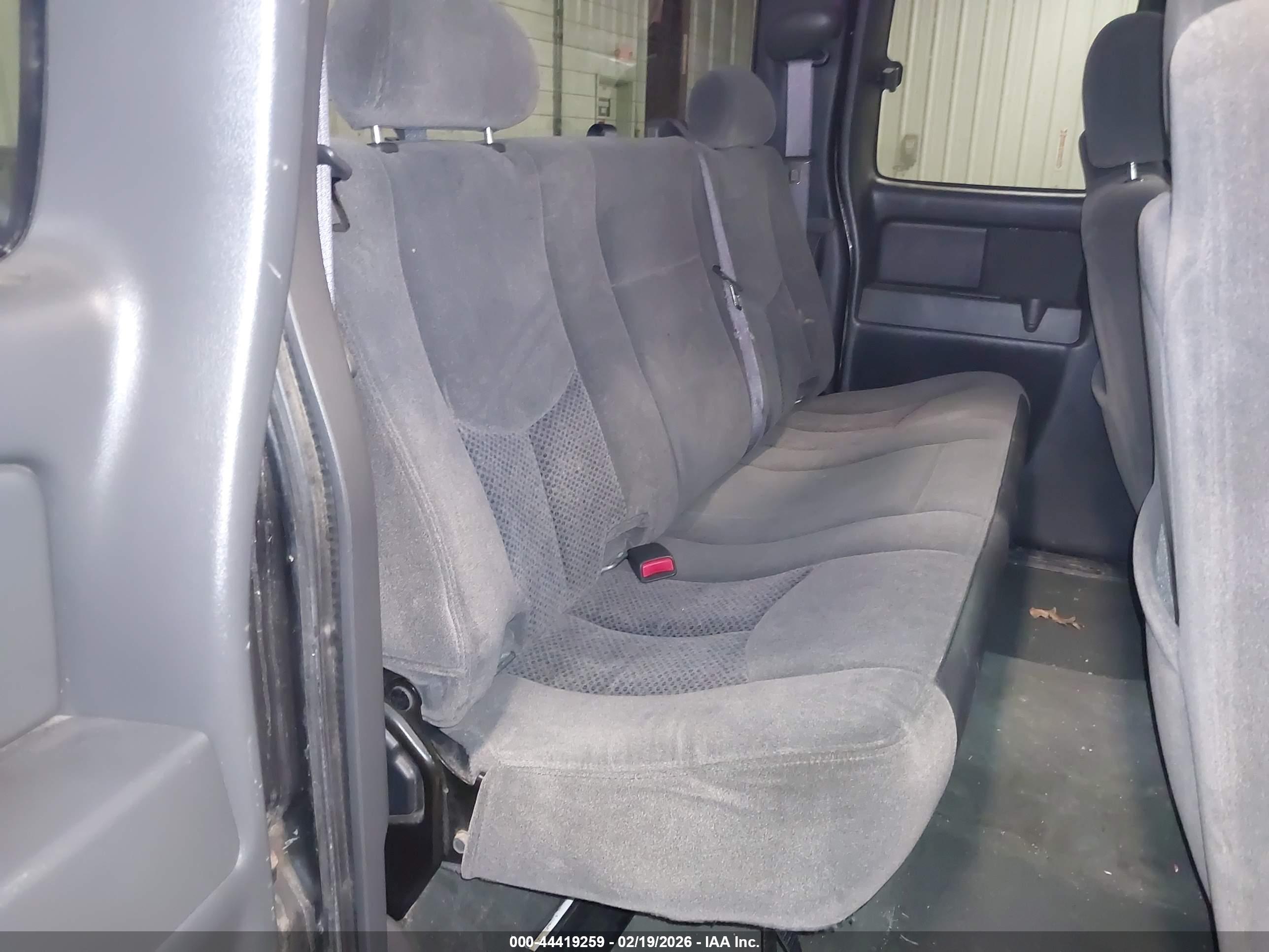 CHEVROLET SILVERADO image 8