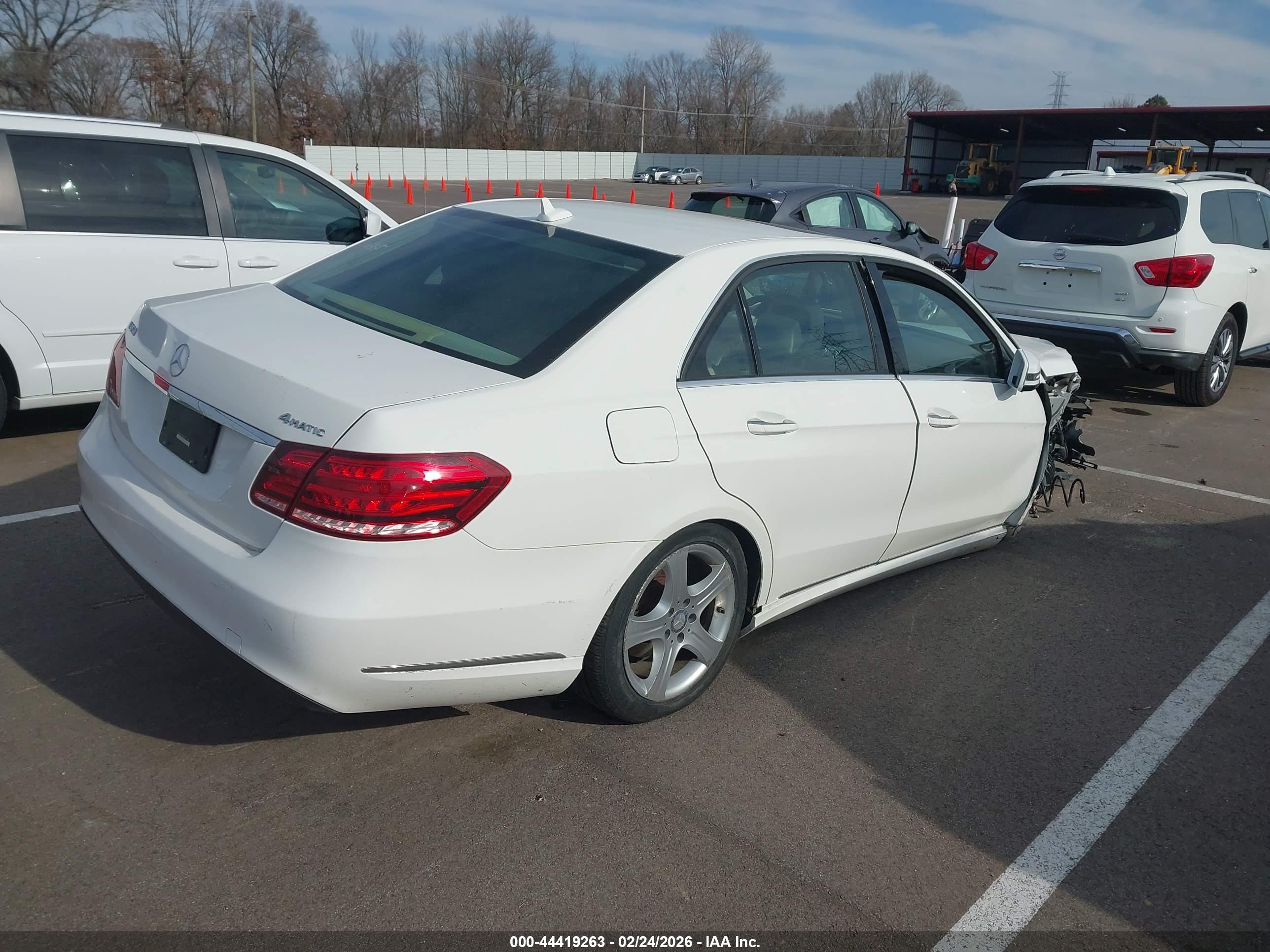 MERCEDES-BENZ E image 4