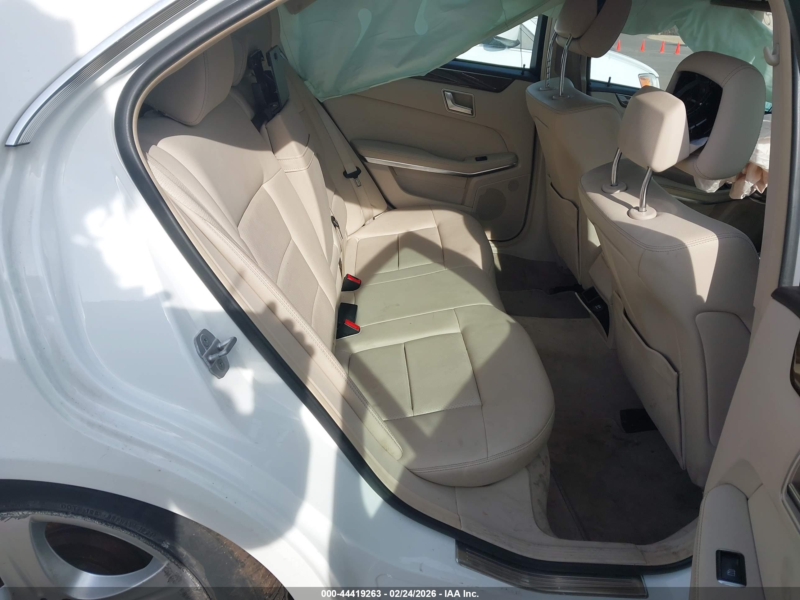 MERCEDES-BENZ E image 8