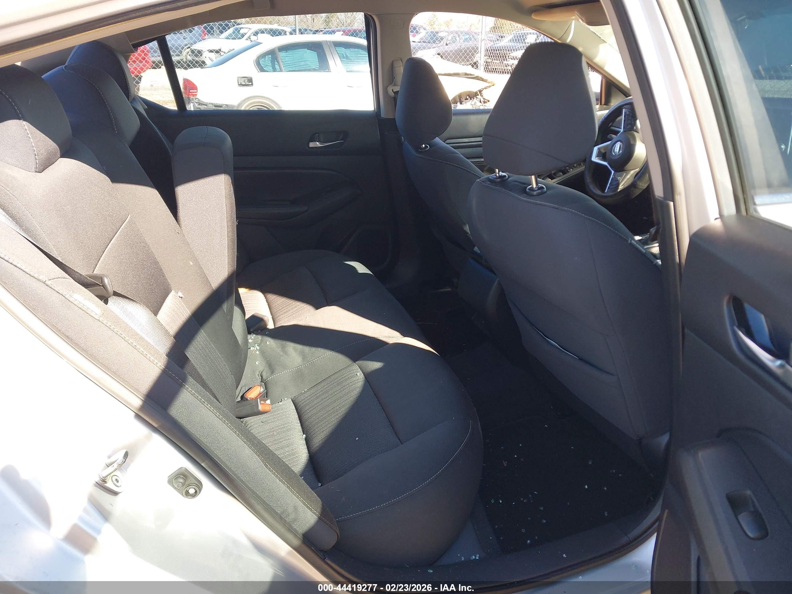 NISSAN ALTIMA image 8