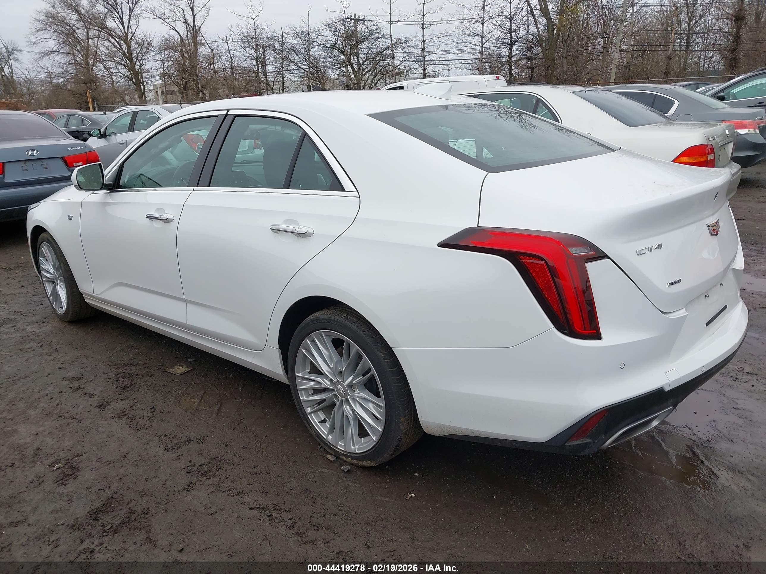 CADILLAC CT4 image 3