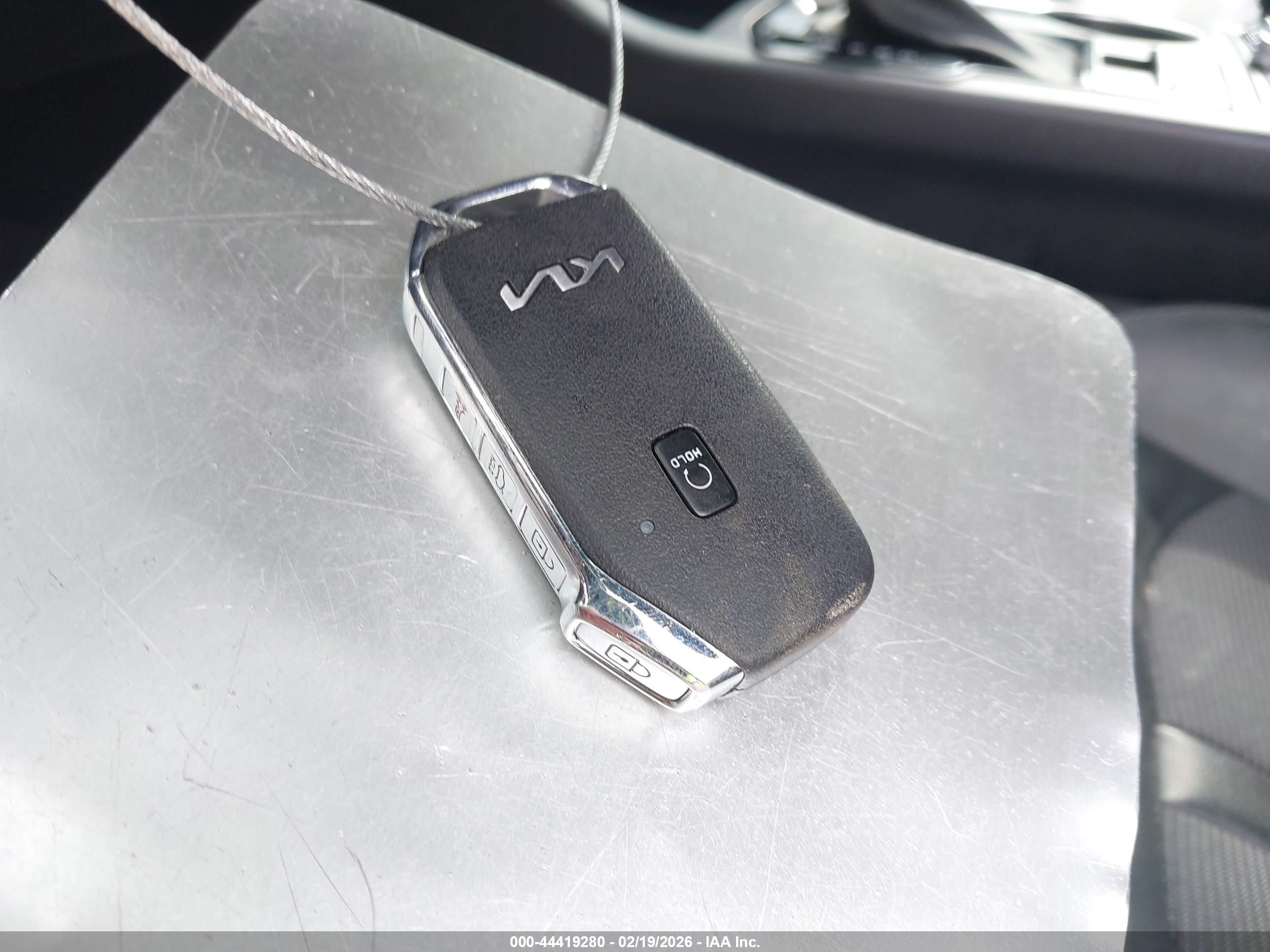 KIA K5 image 11