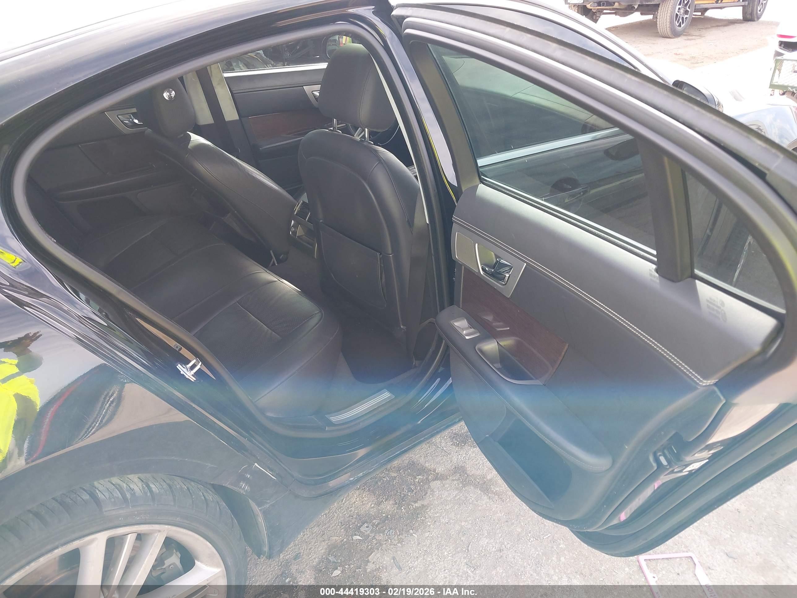 JAGUAR XF image 8