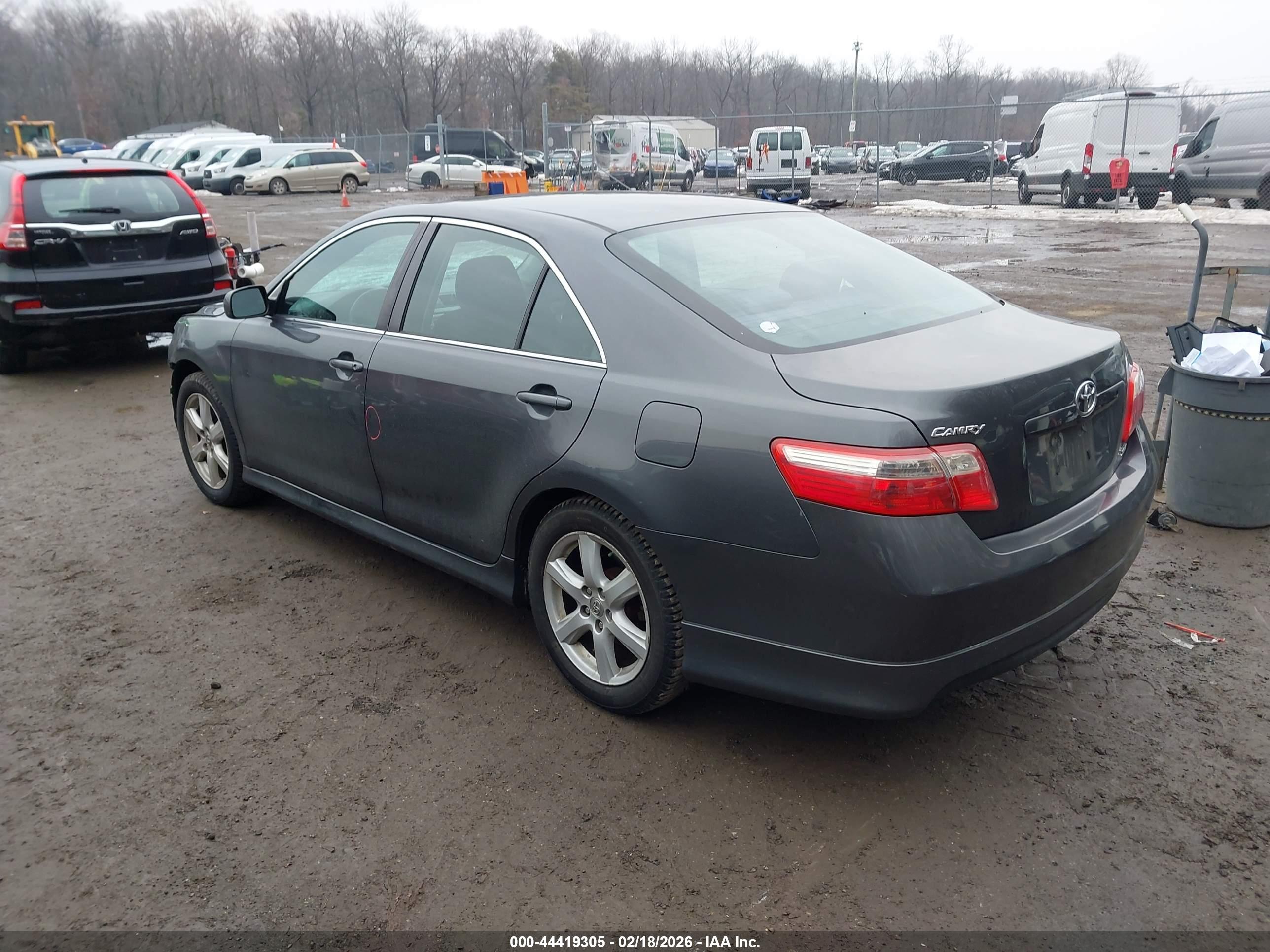 TOYOTA CAMRY image 3