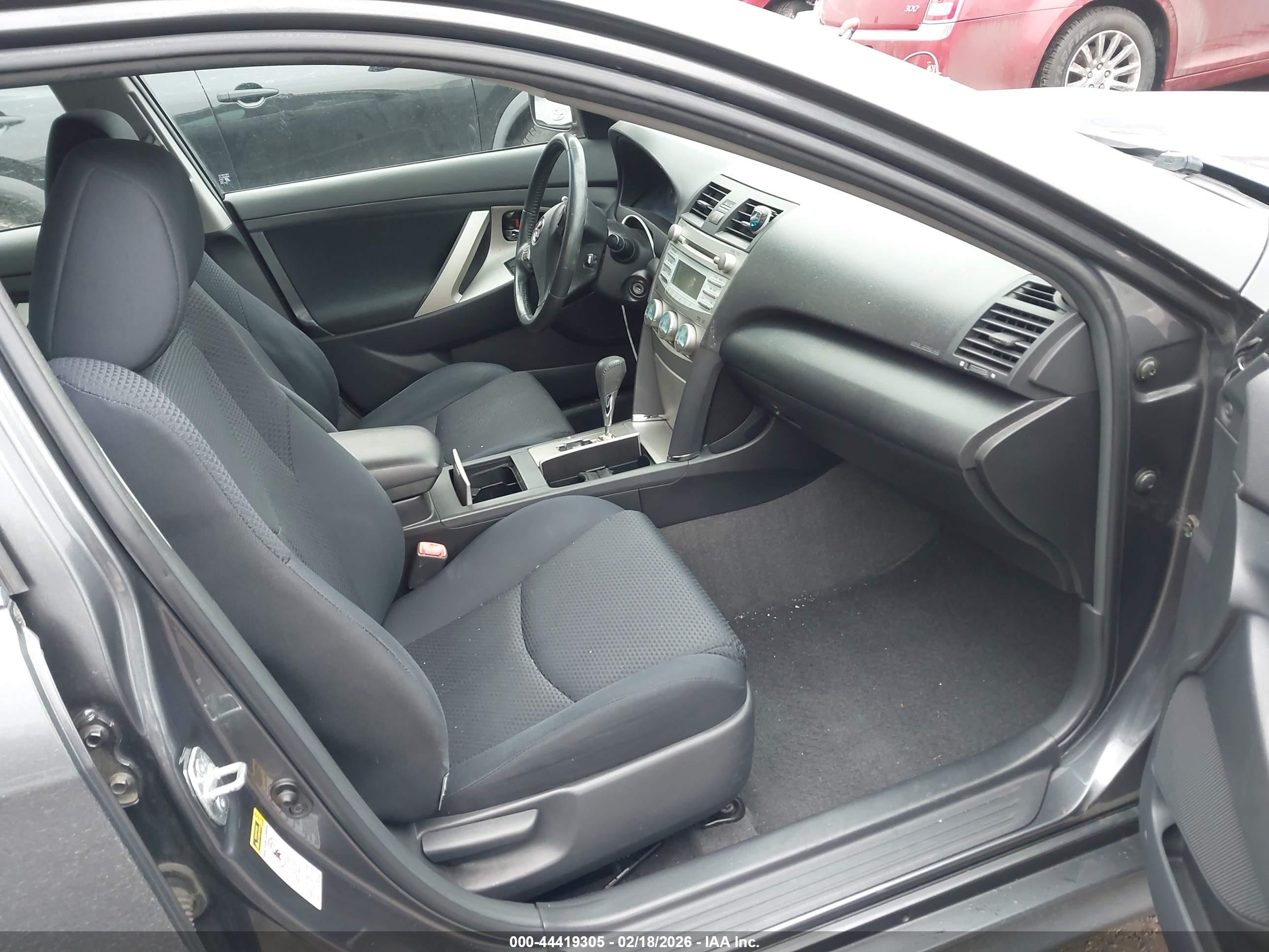 TOYOTA CAMRY image 5