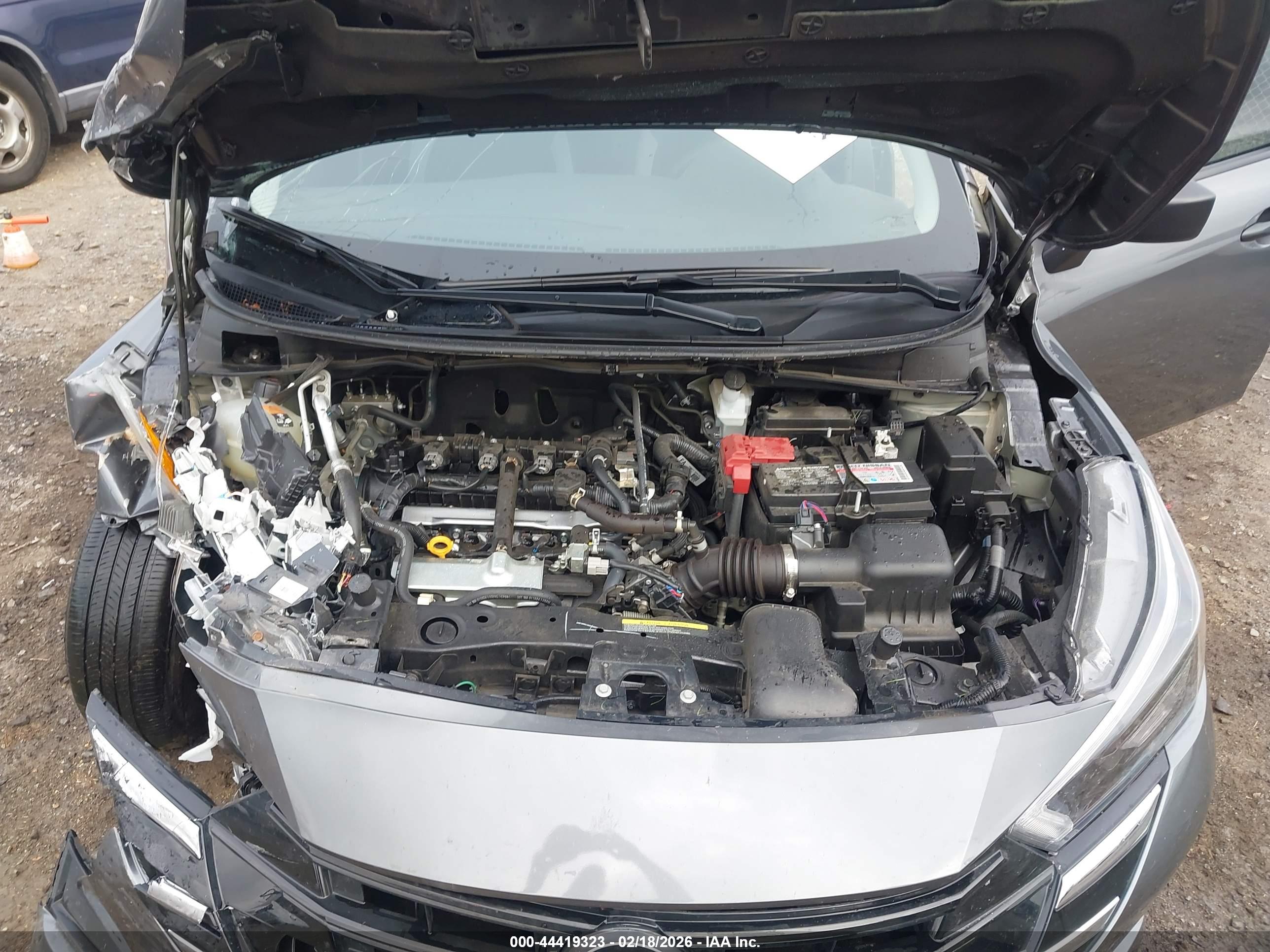 NISSAN VERSA image 10