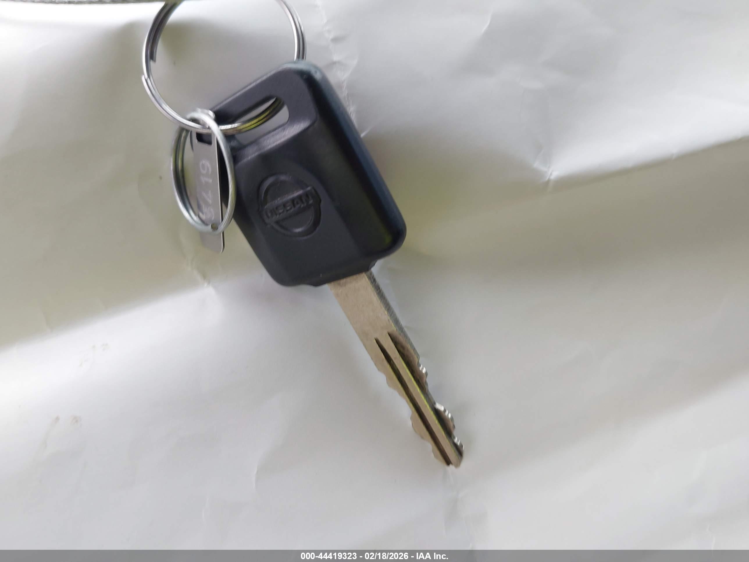NISSAN VERSA image 11