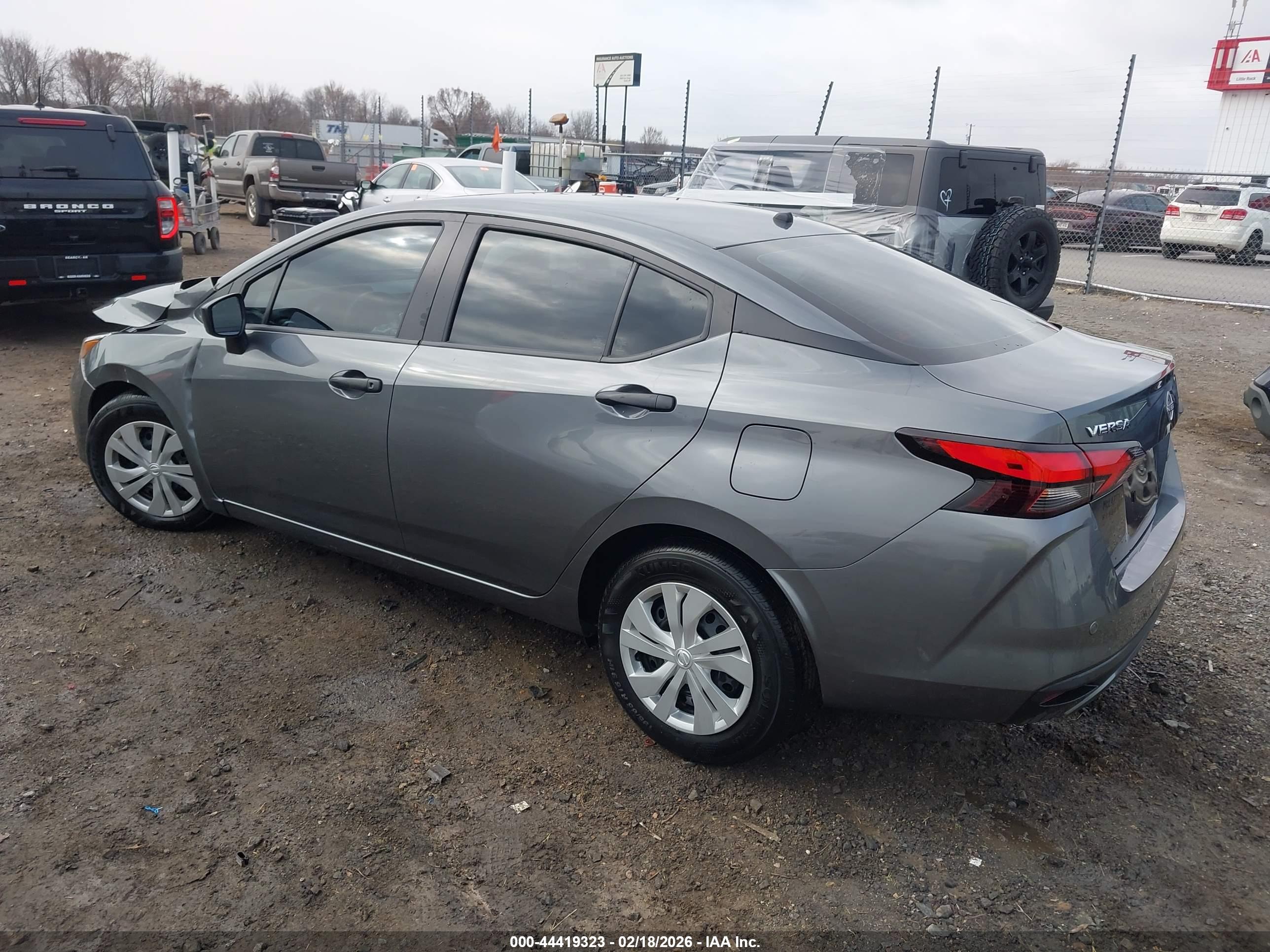NISSAN VERSA image 3