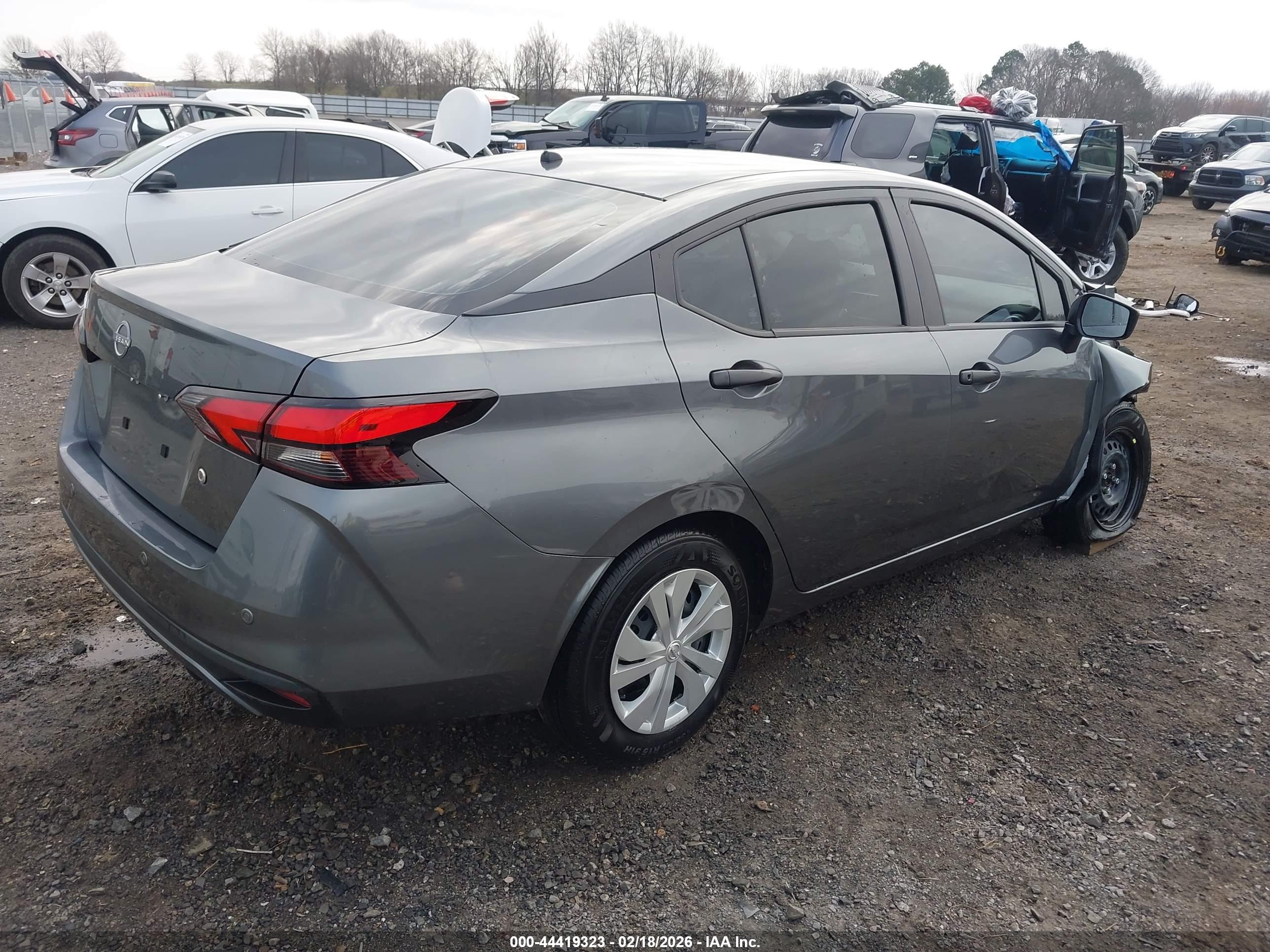 NISSAN VERSA image 4