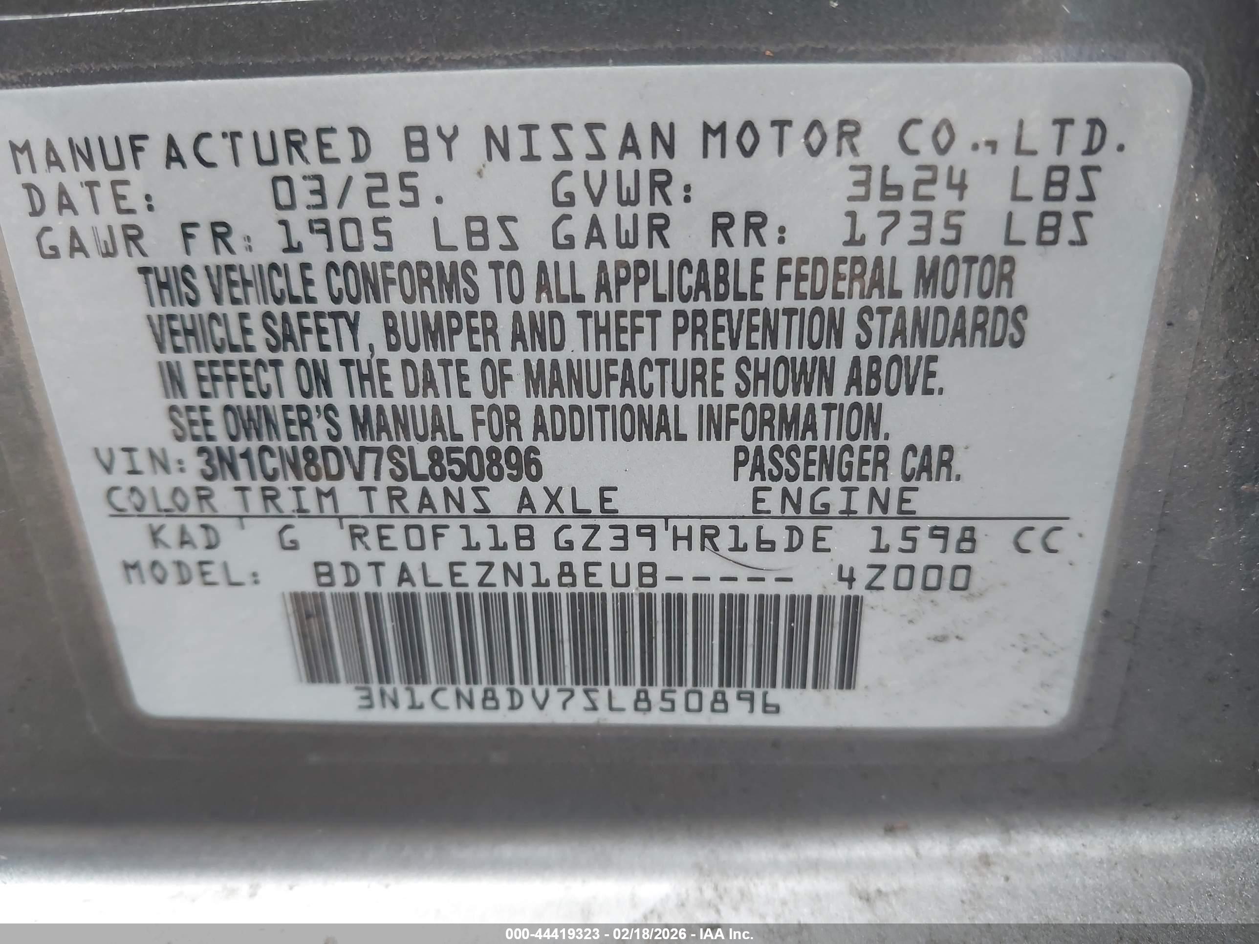 NISSAN VERSA image 9