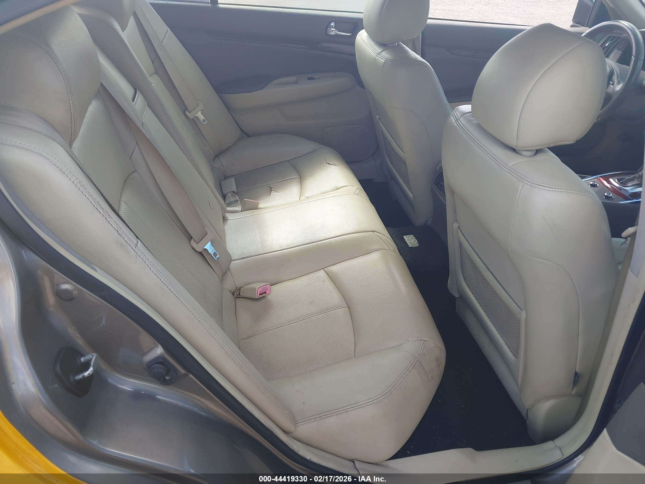 INFINITI G37 image 8