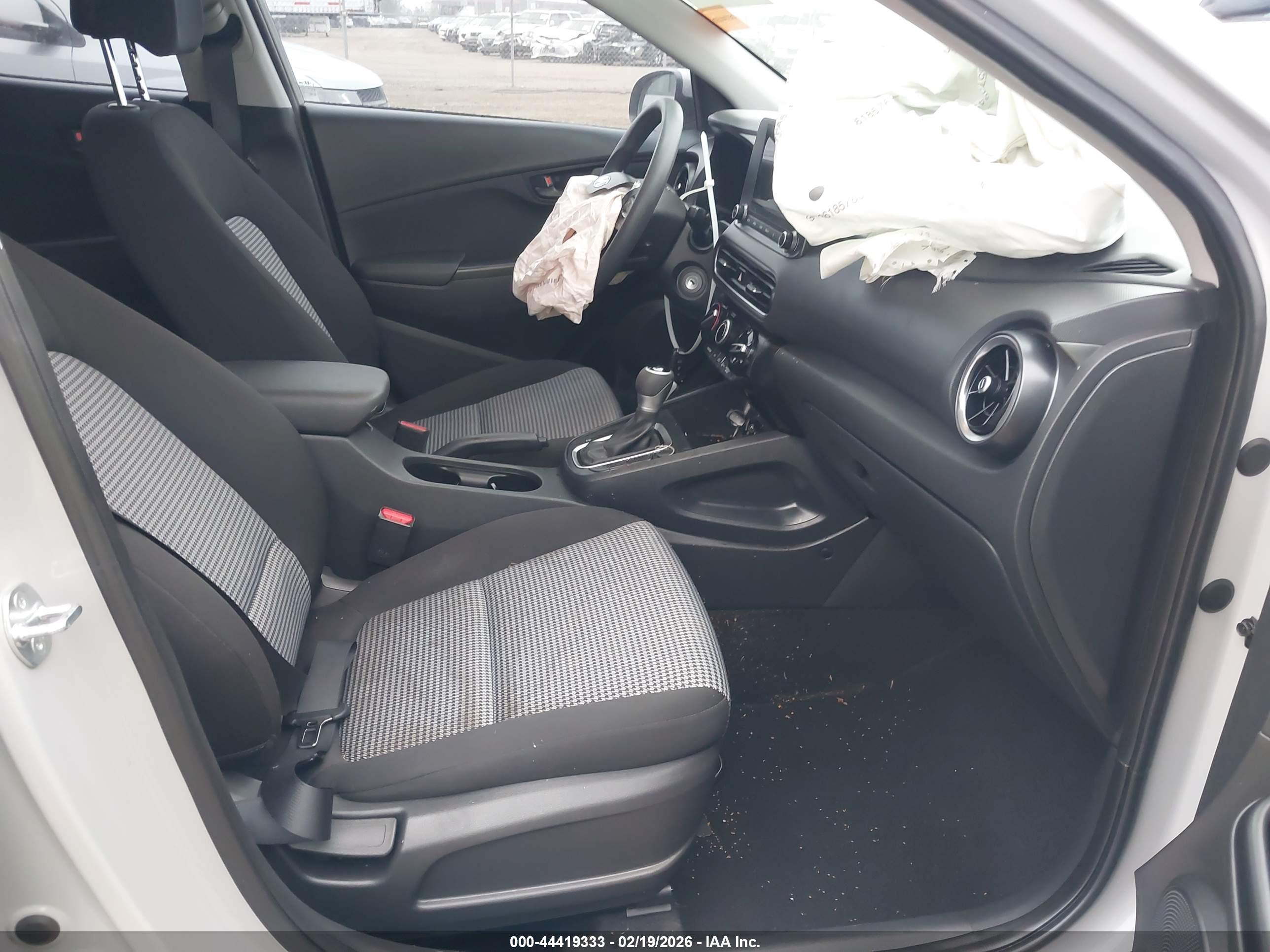 HYUNDAI KONA image 5