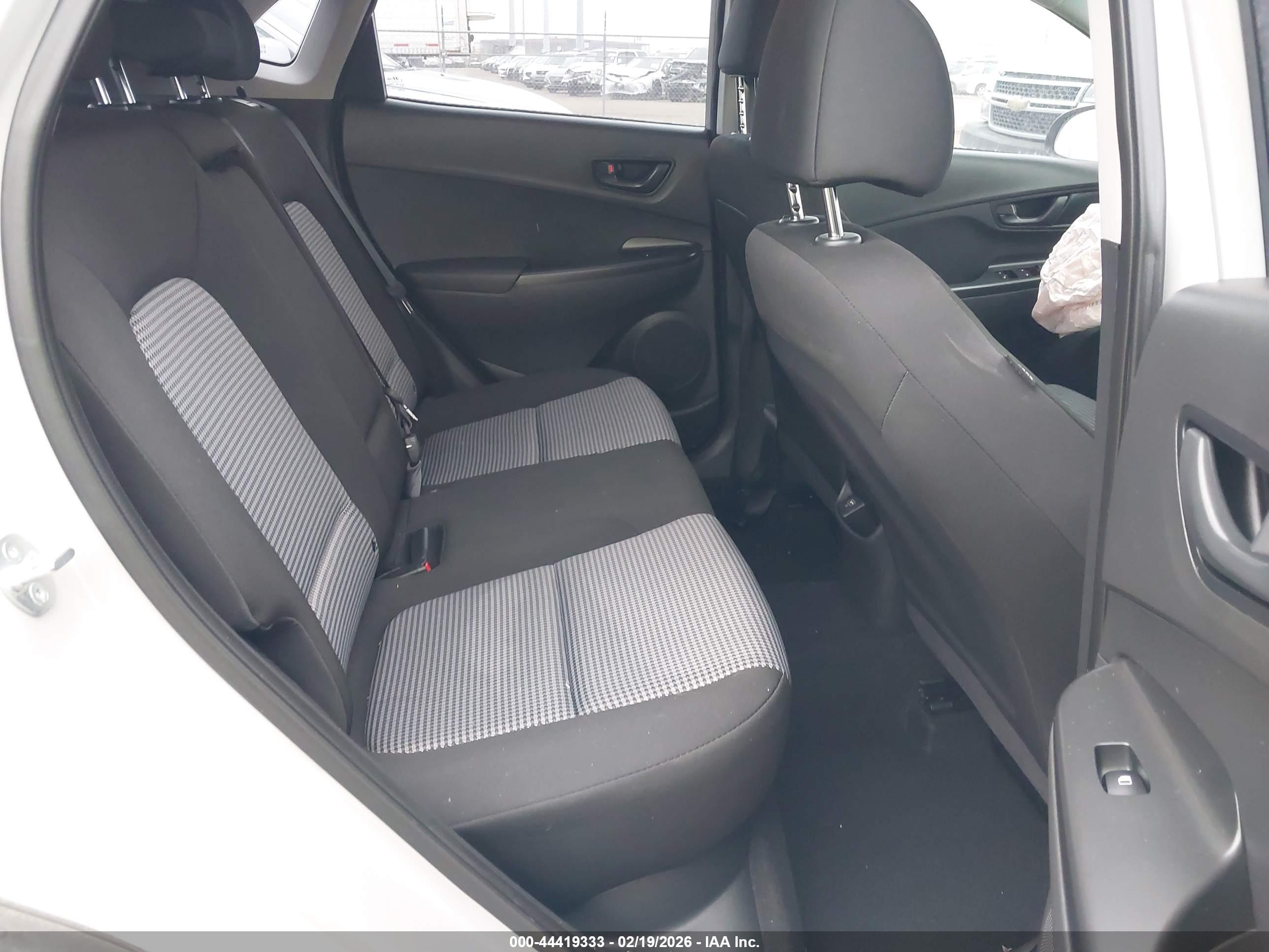 HYUNDAI KONA image 8