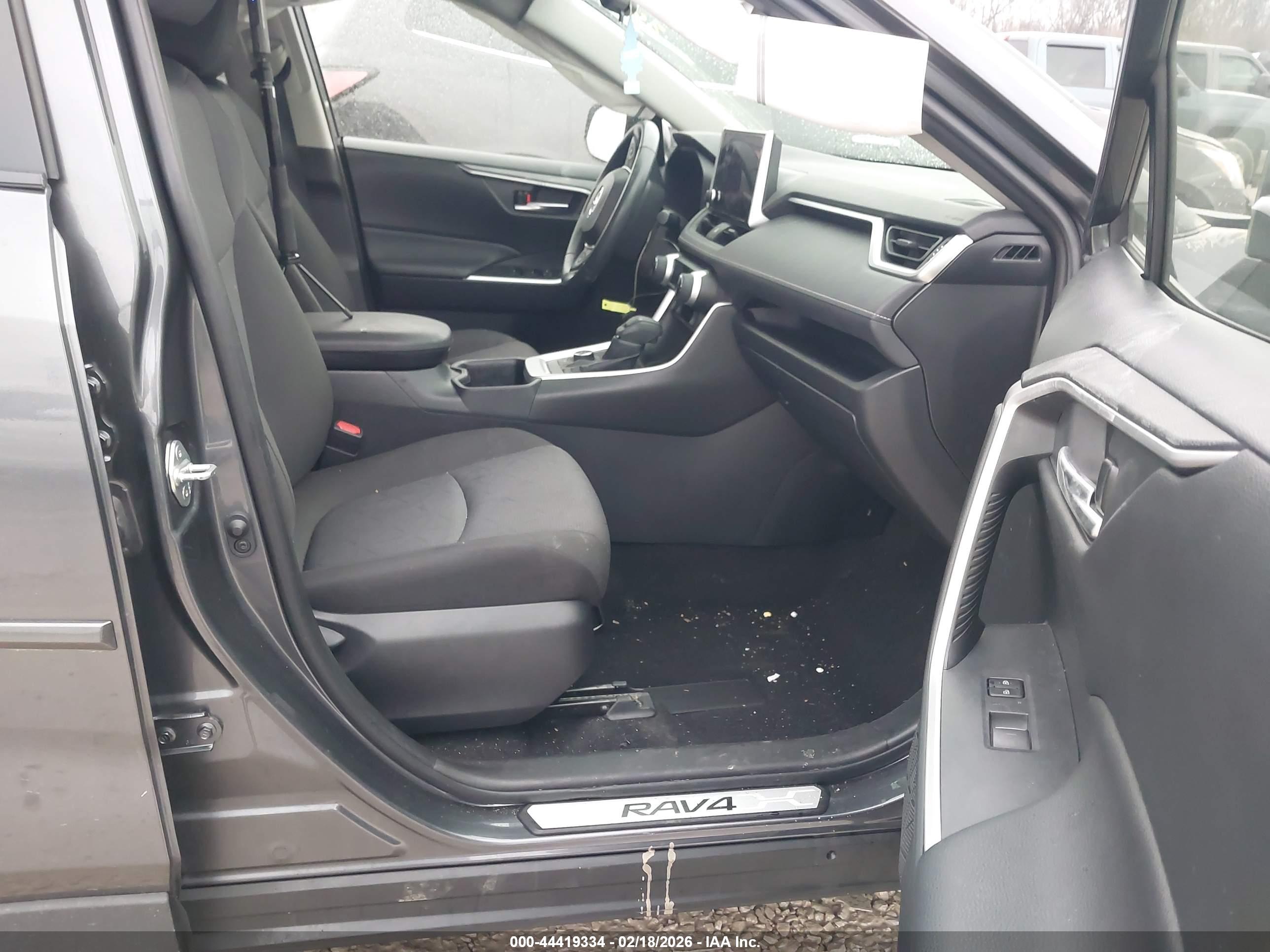 TOYOTA RAV4 image 5