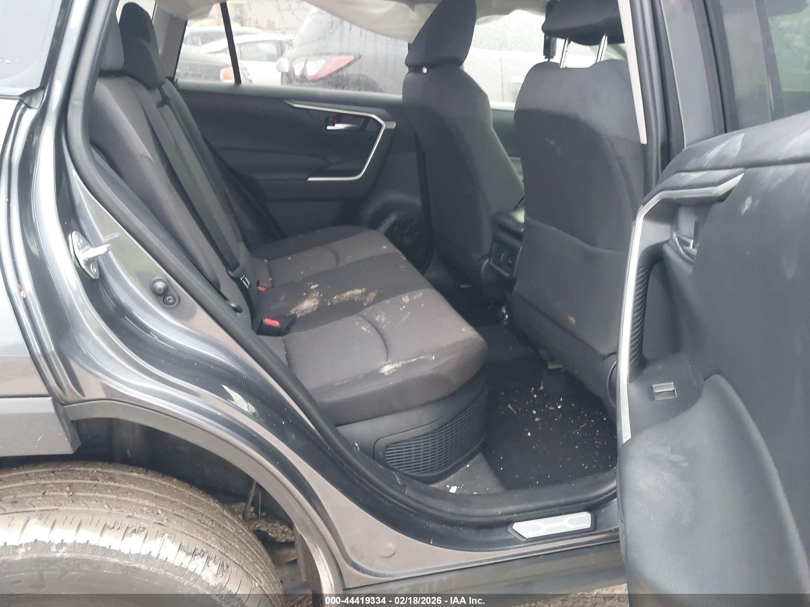 TOYOTA RAV4 image 8