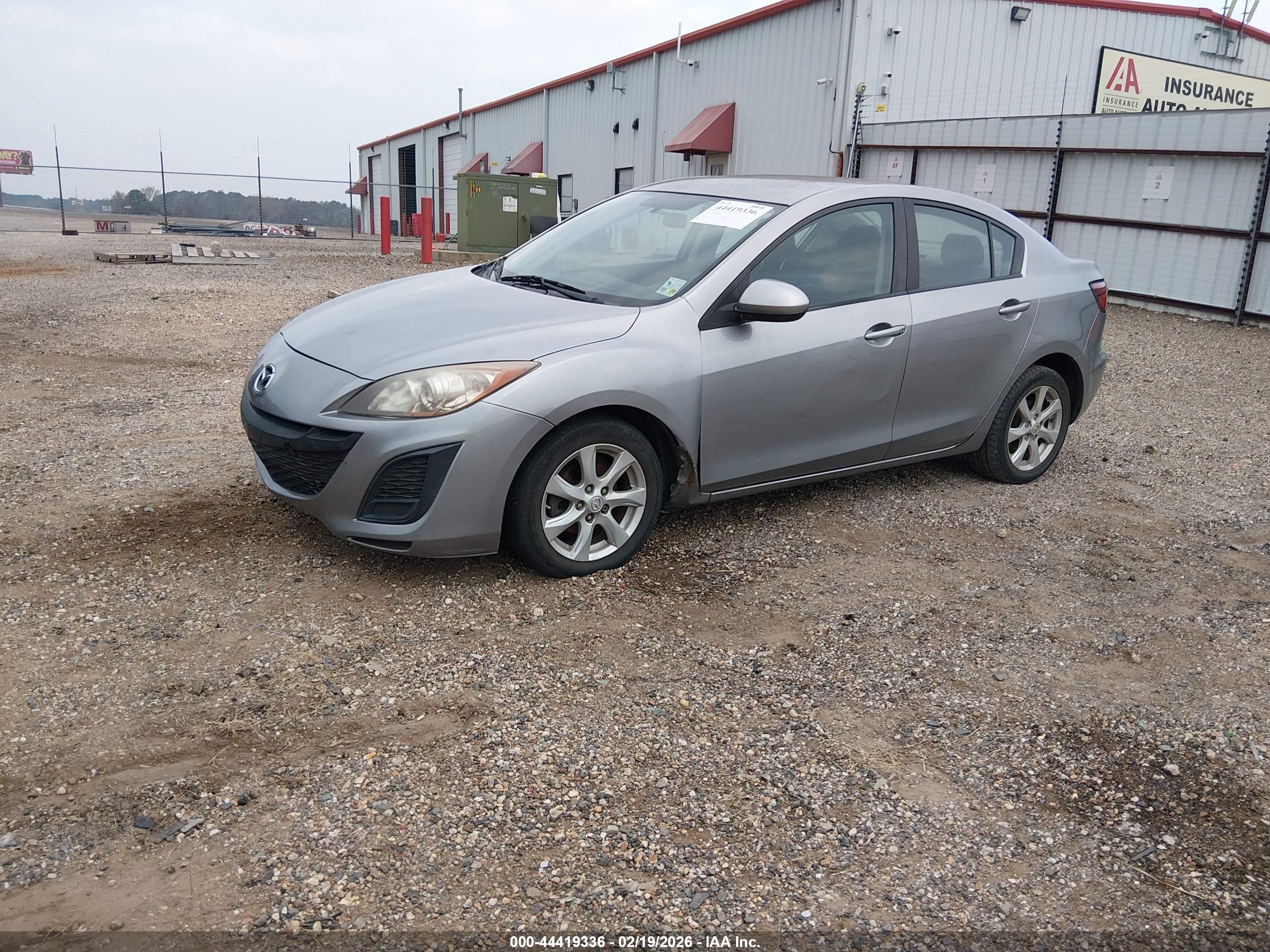 MAZDA MAZDA3 image 2