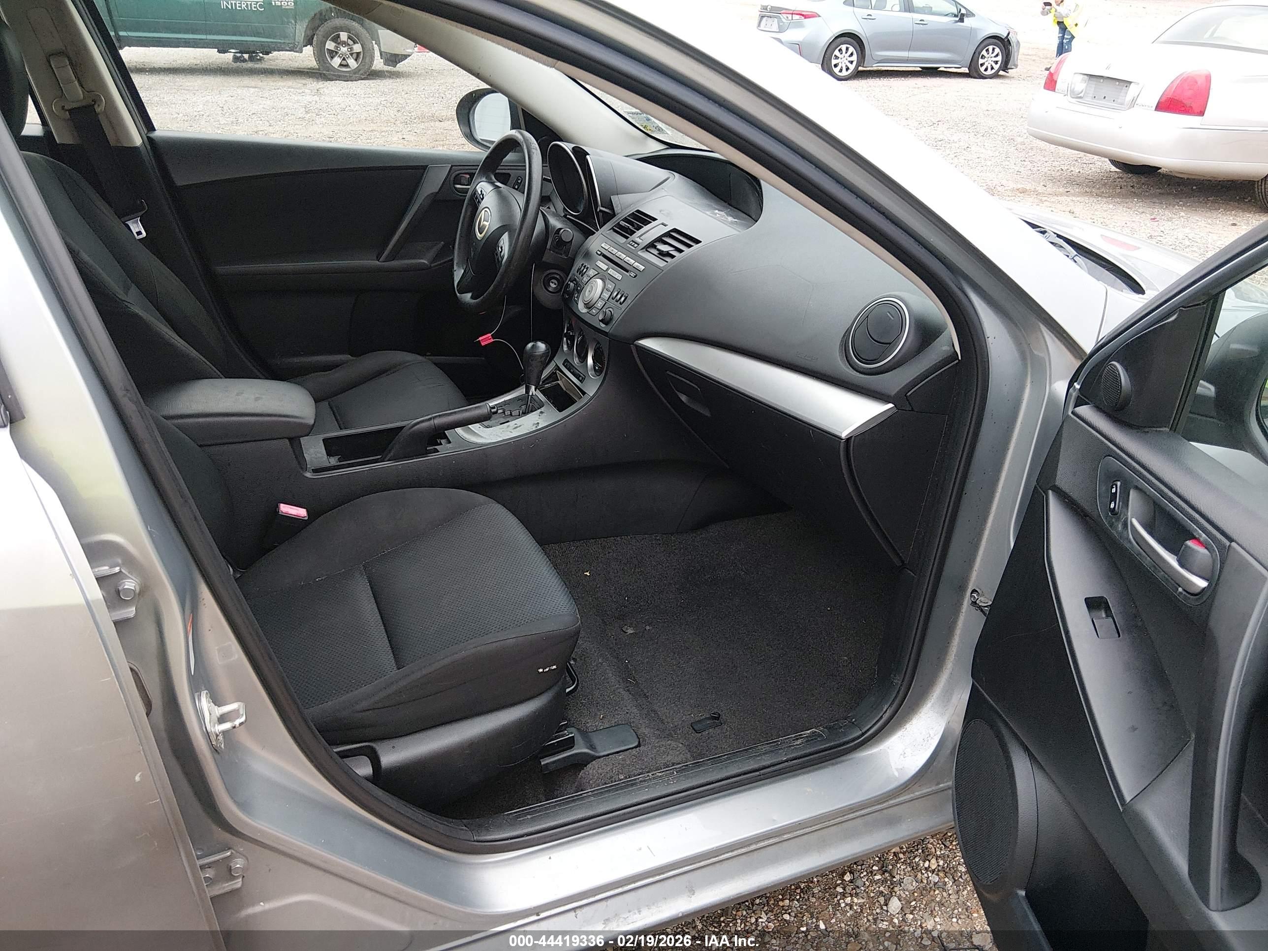 MAZDA MAZDA3 image 5