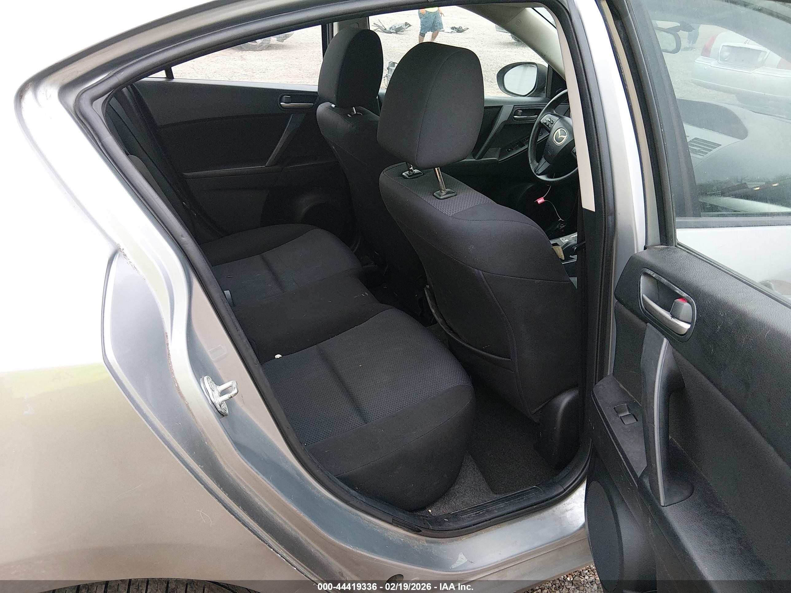MAZDA MAZDA3 image 8