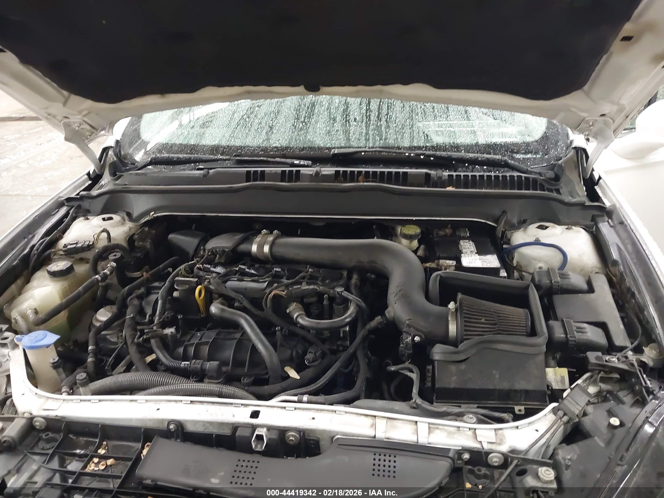 FORD FUSION image 10