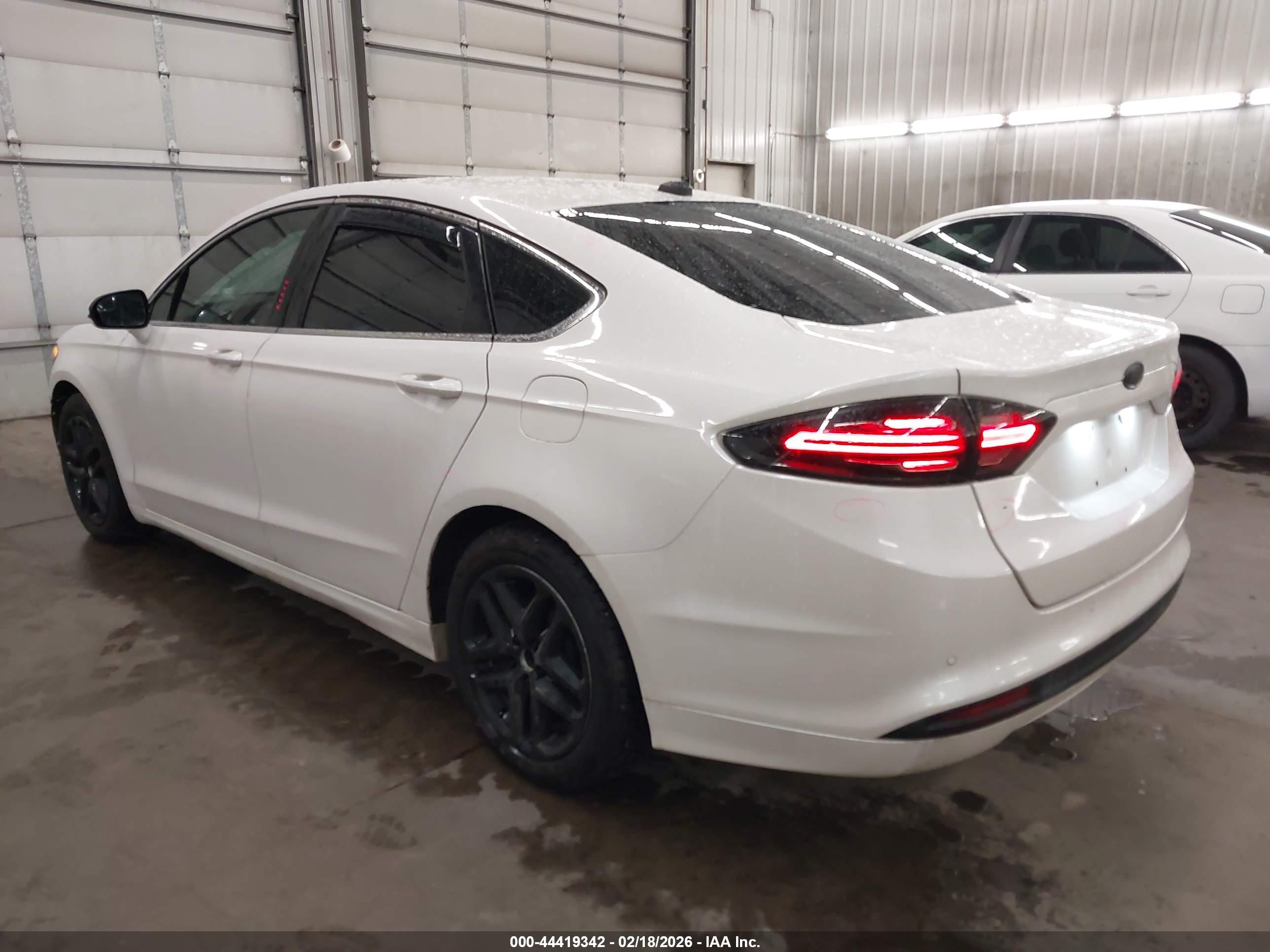 FORD FUSION image 3