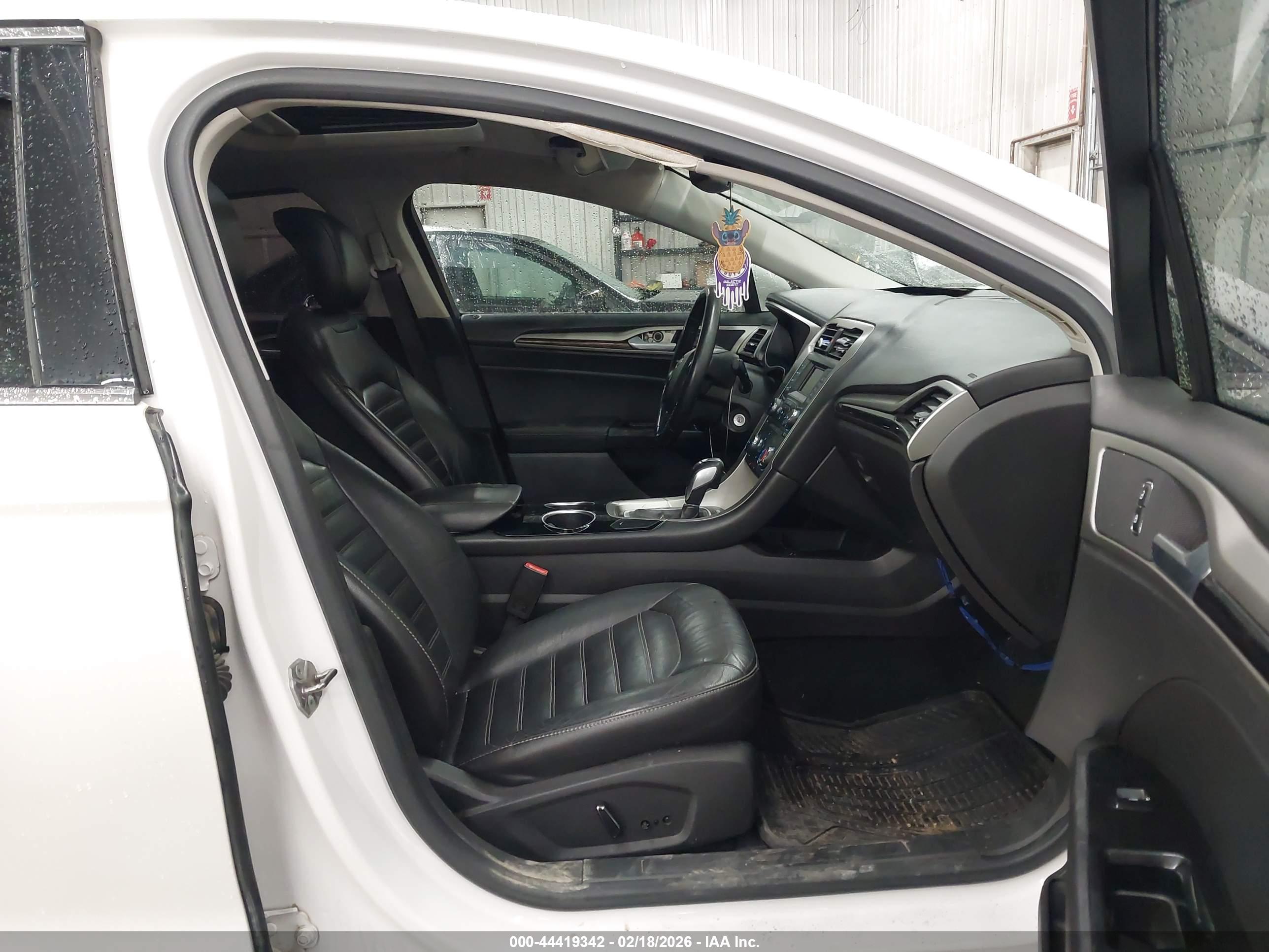 FORD FUSION image 5