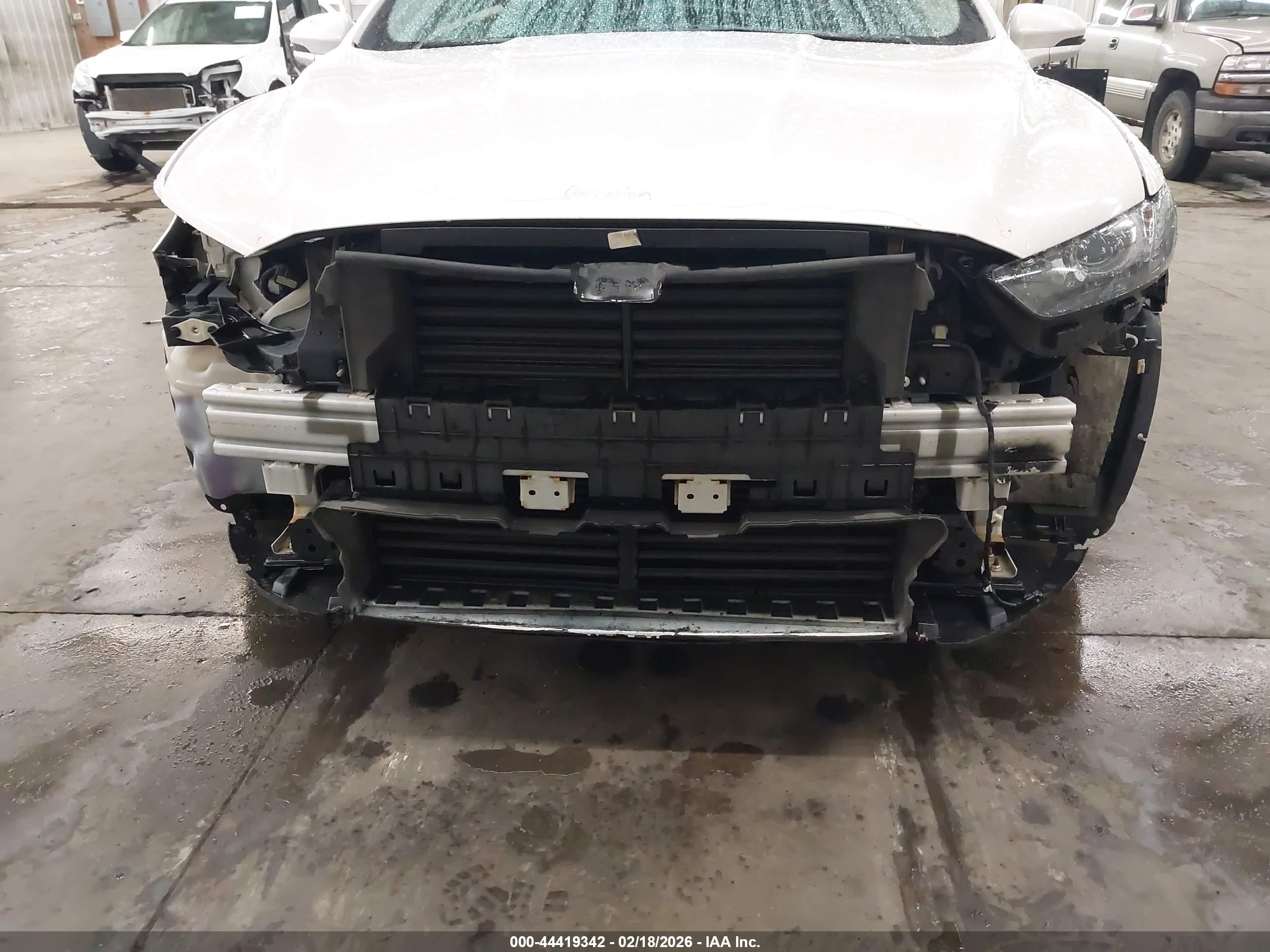 FORD FUSION image 6