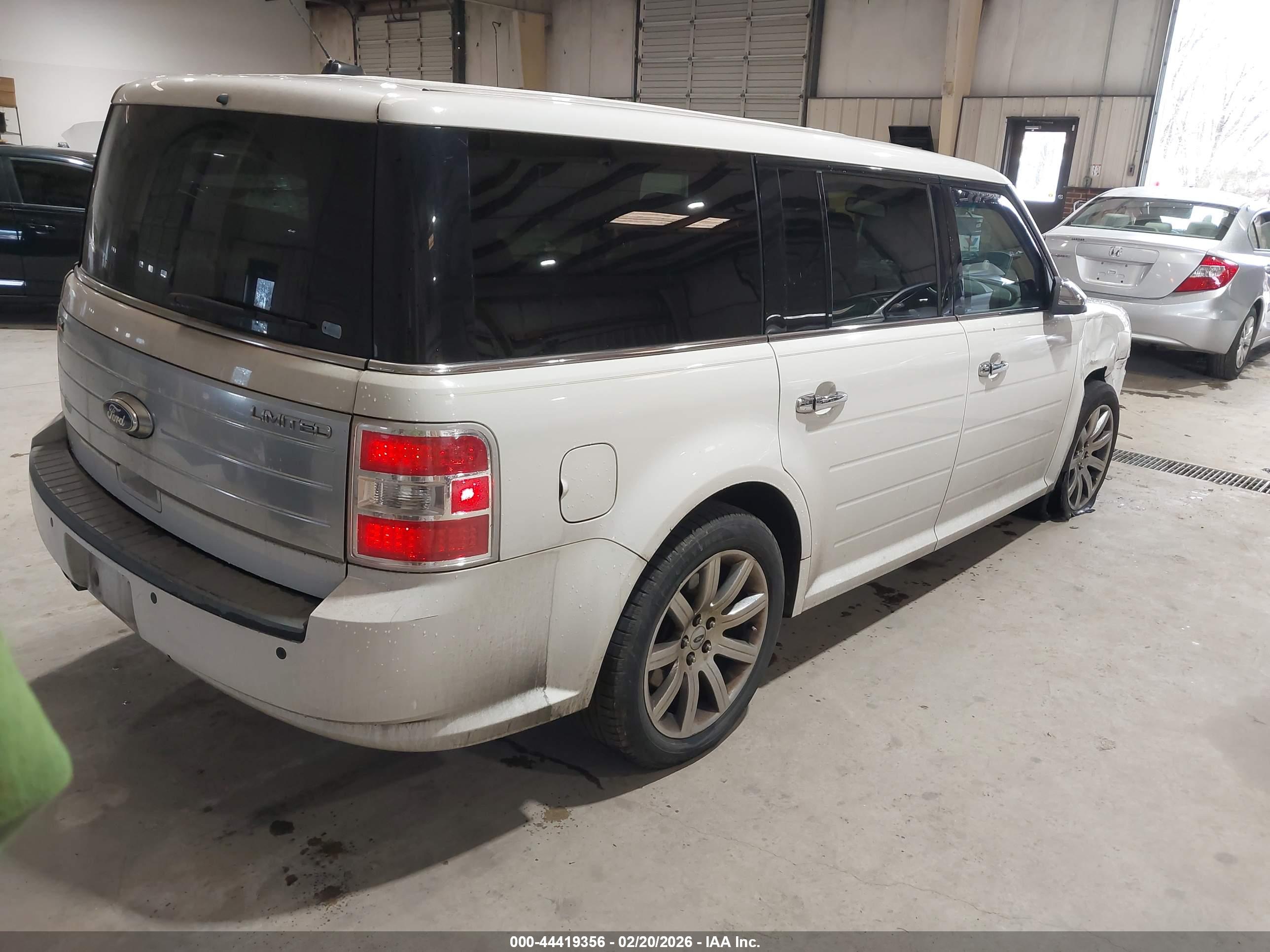 FORD FLEX image 4