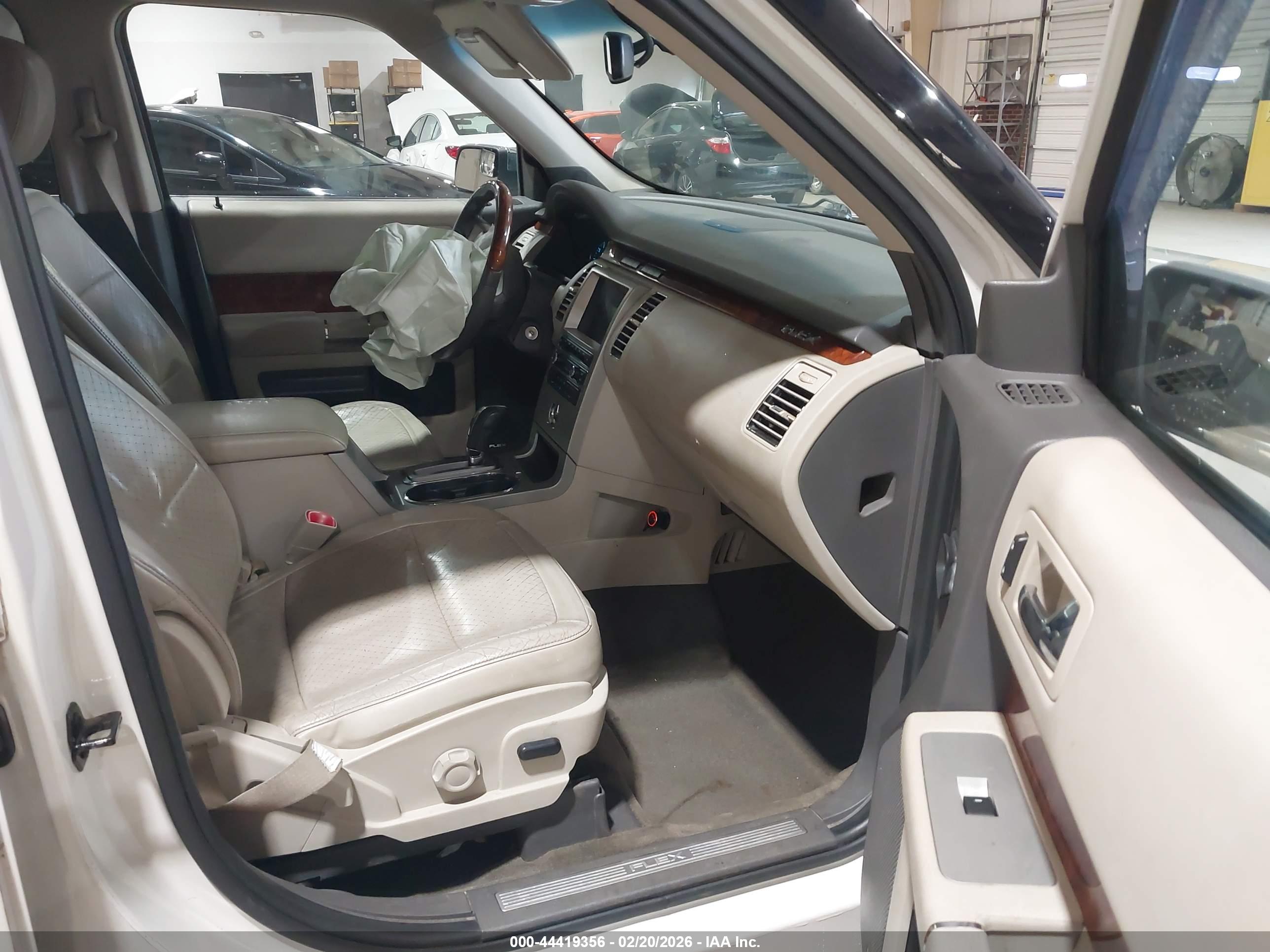 FORD FLEX image 5