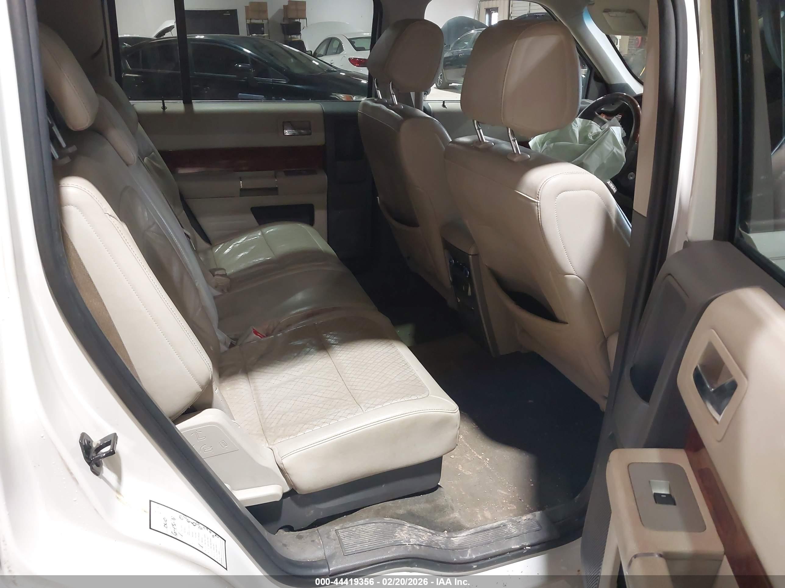 FORD FLEX image 8