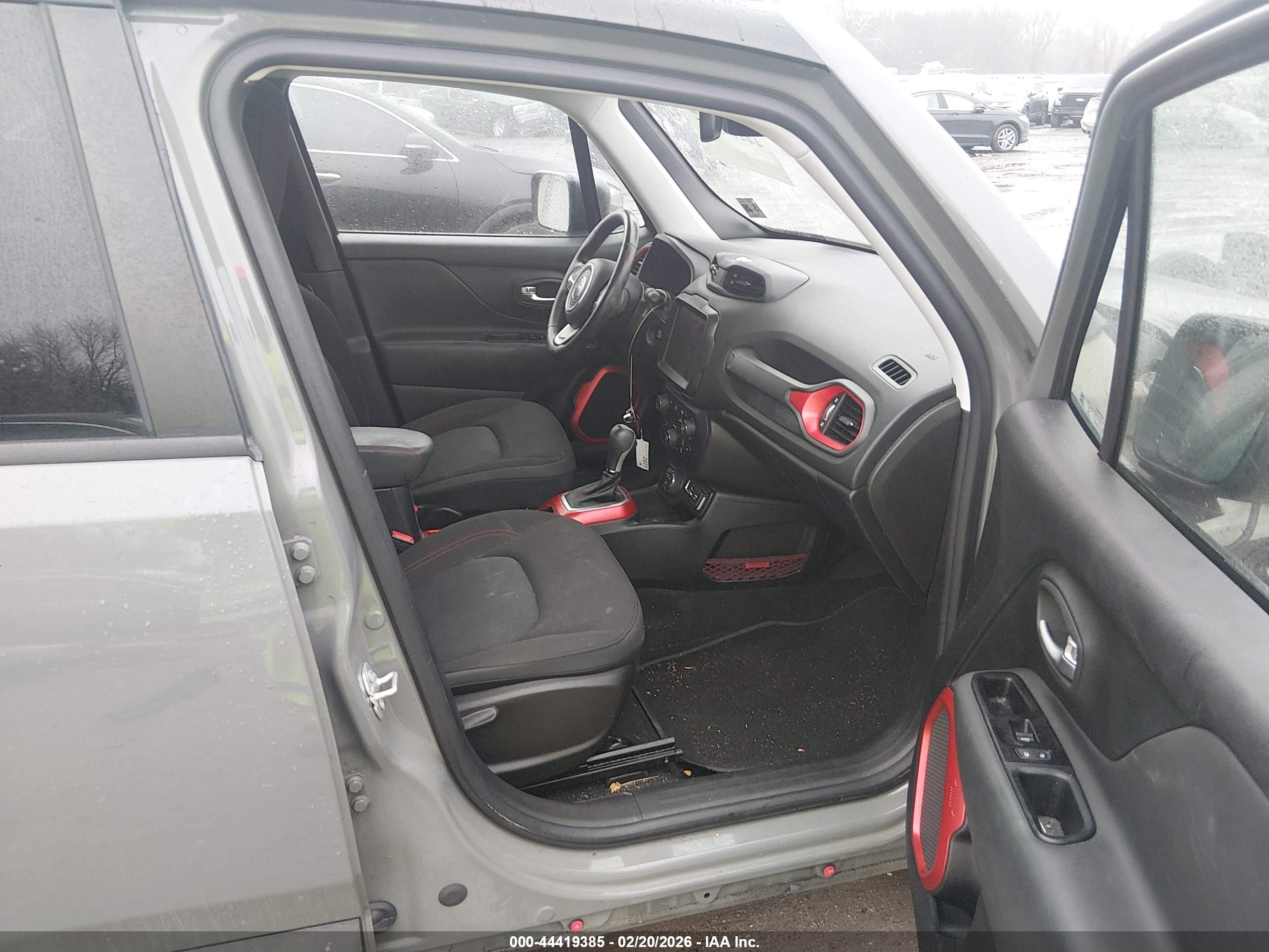 JEEP RENEGADE image 5