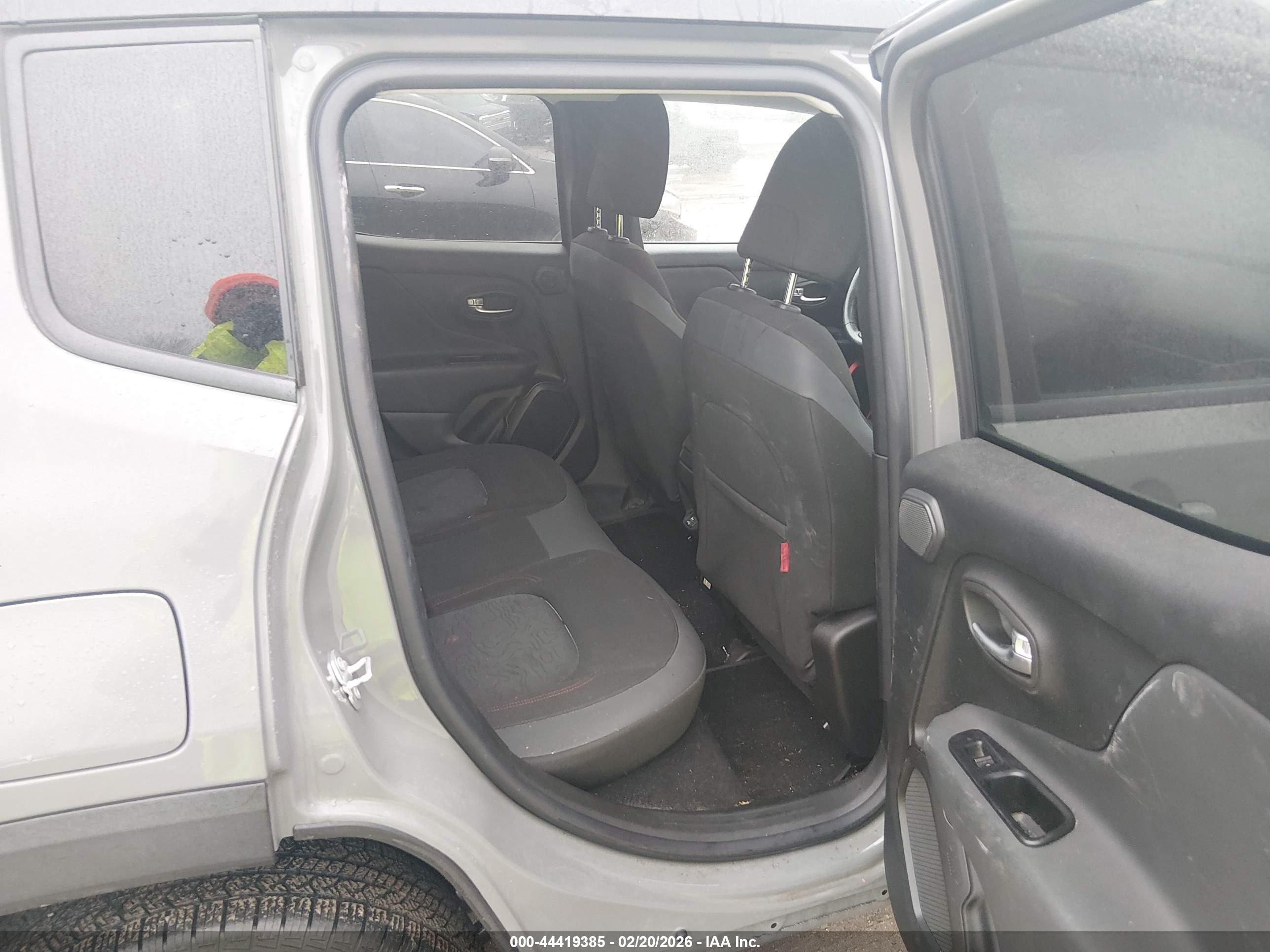 JEEP RENEGADE image 8