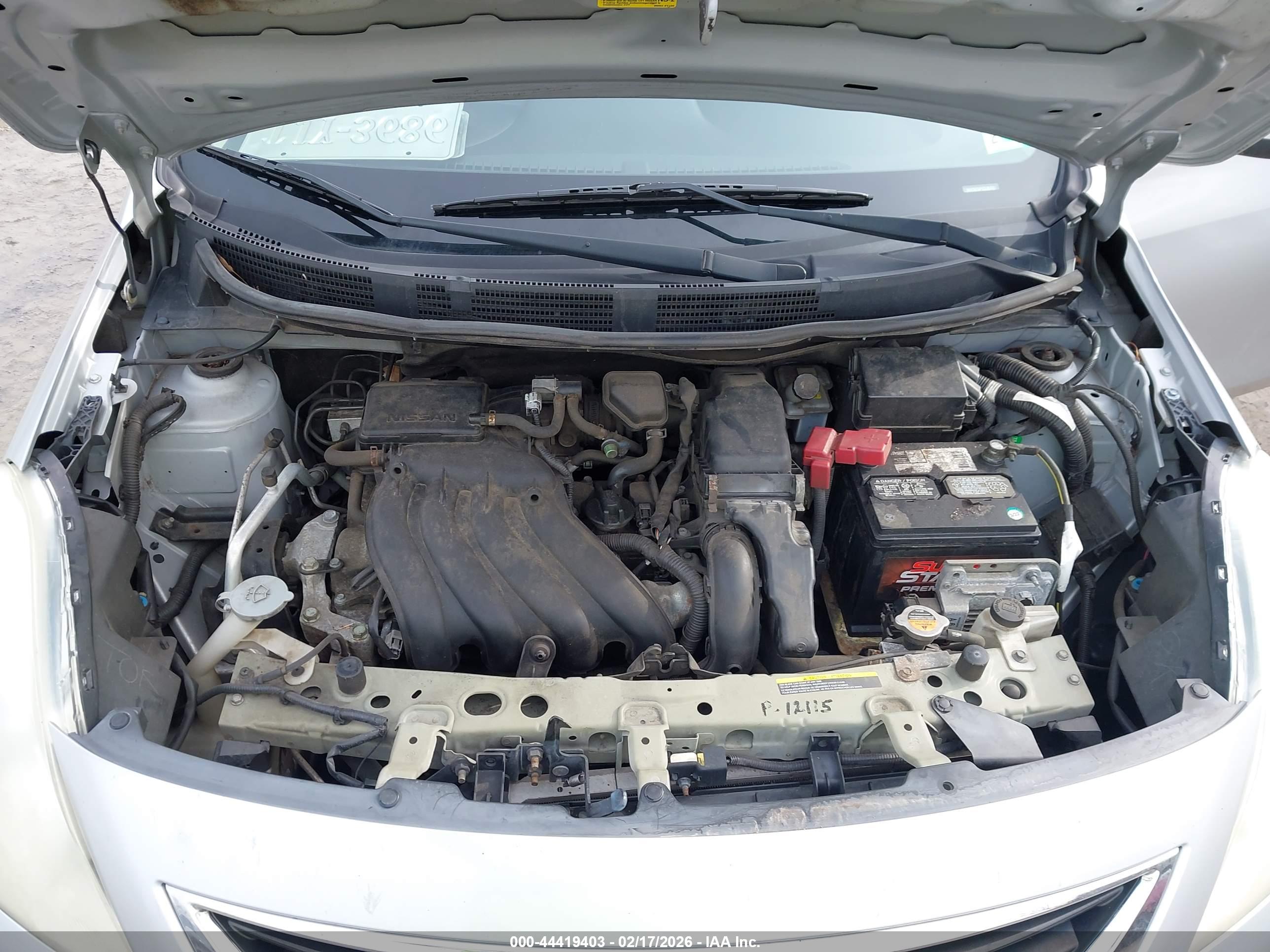 NISSAN VERSA image 10