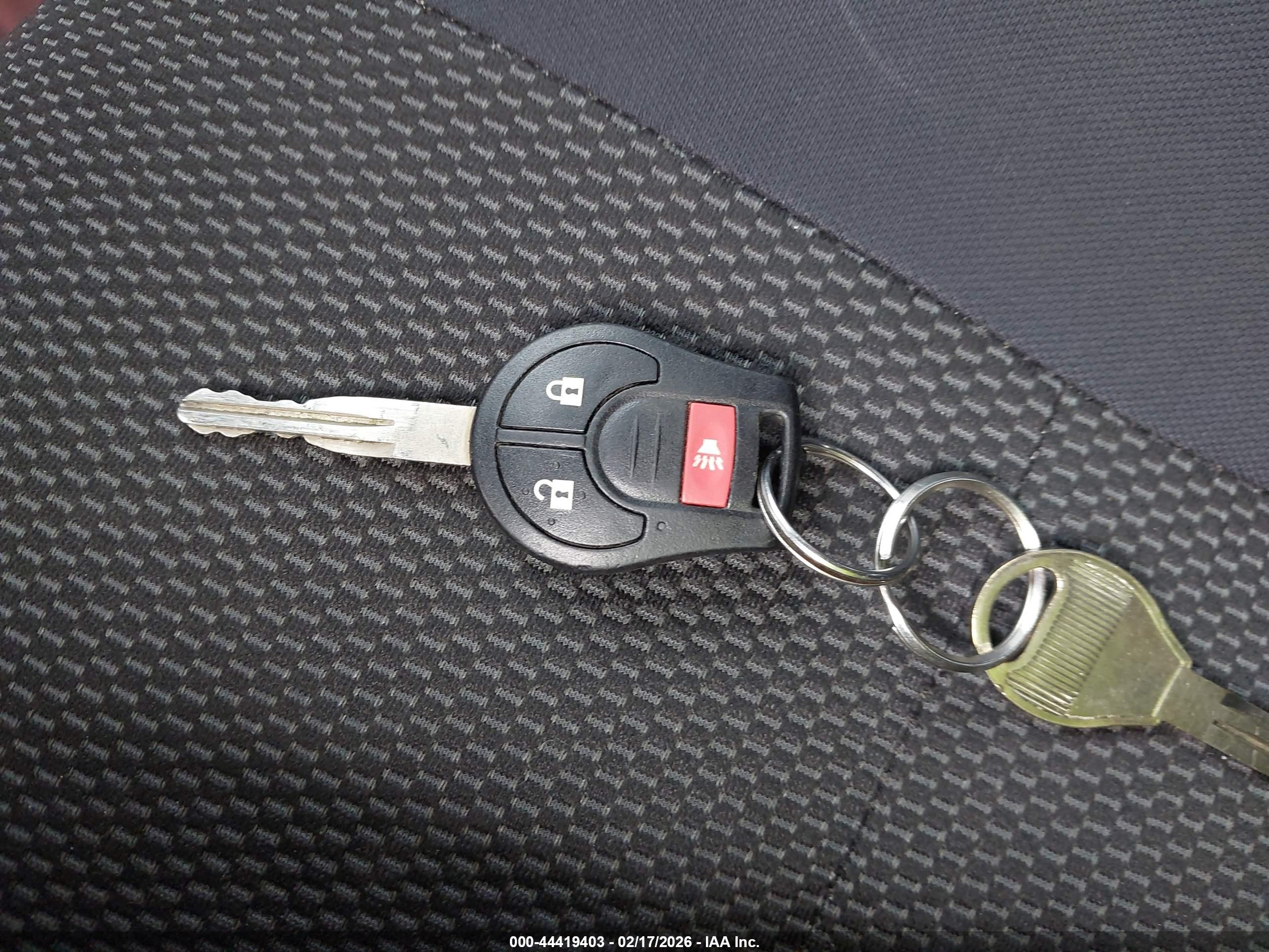 NISSAN VERSA image 11