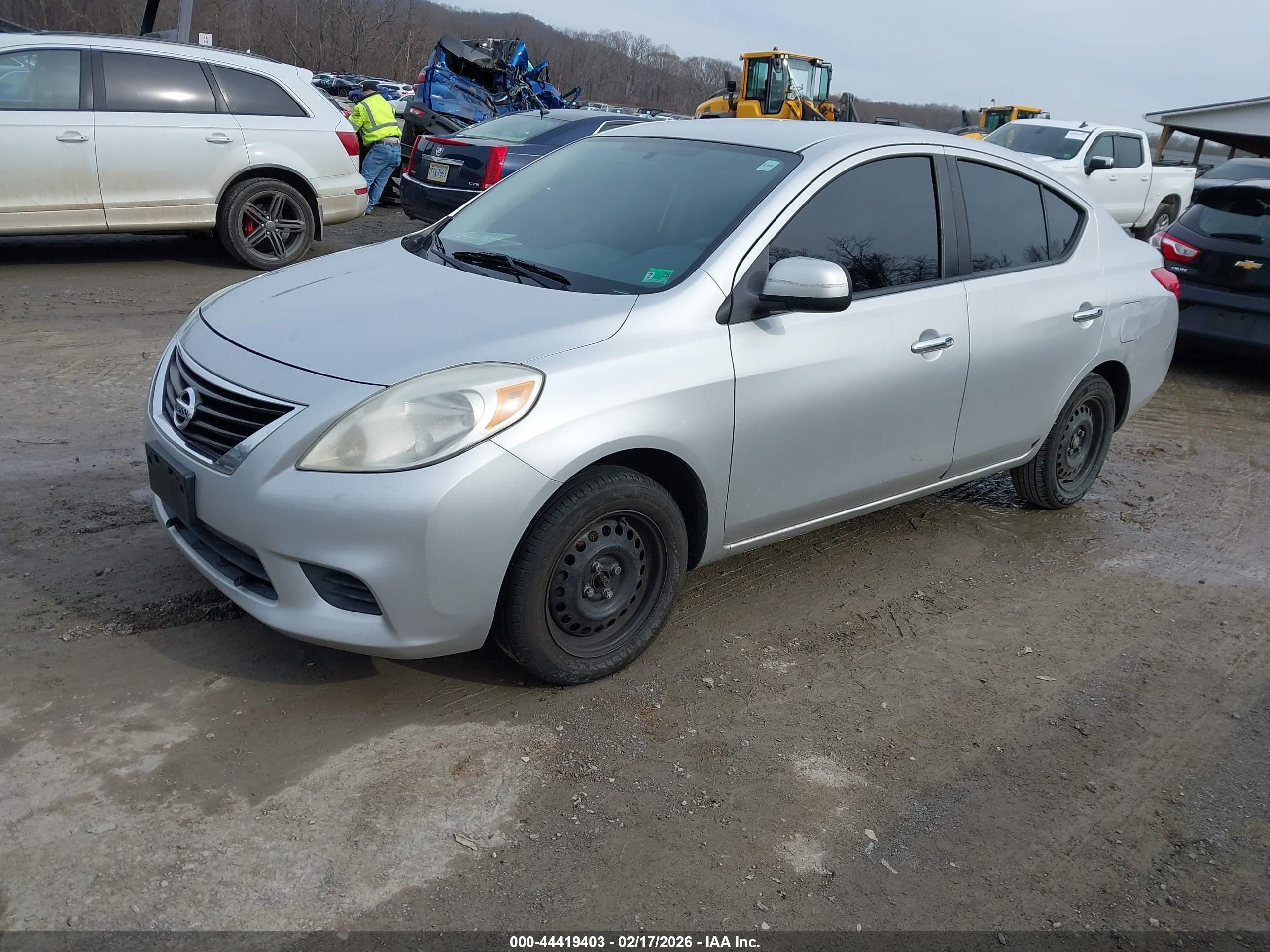 NISSAN VERSA image 2