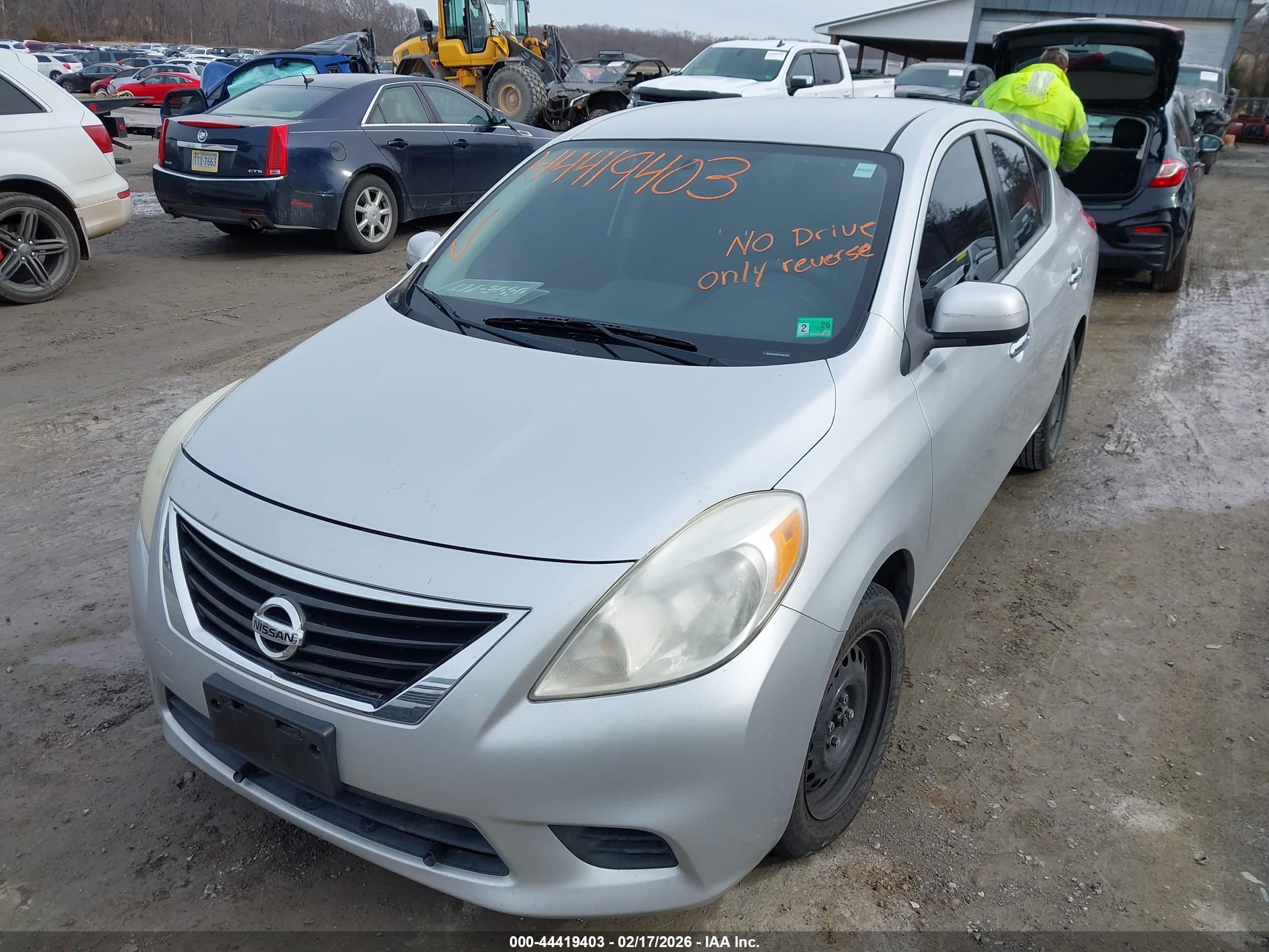 NISSAN VERSA image 6