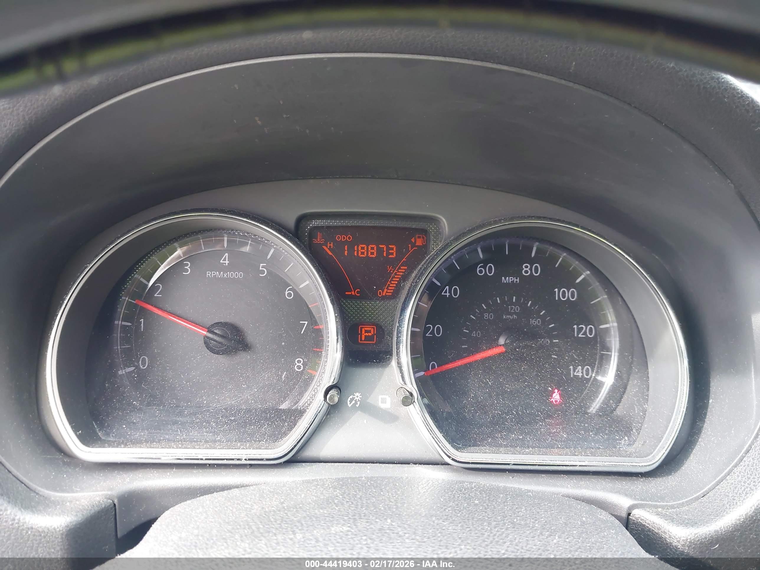 NISSAN VERSA image 7