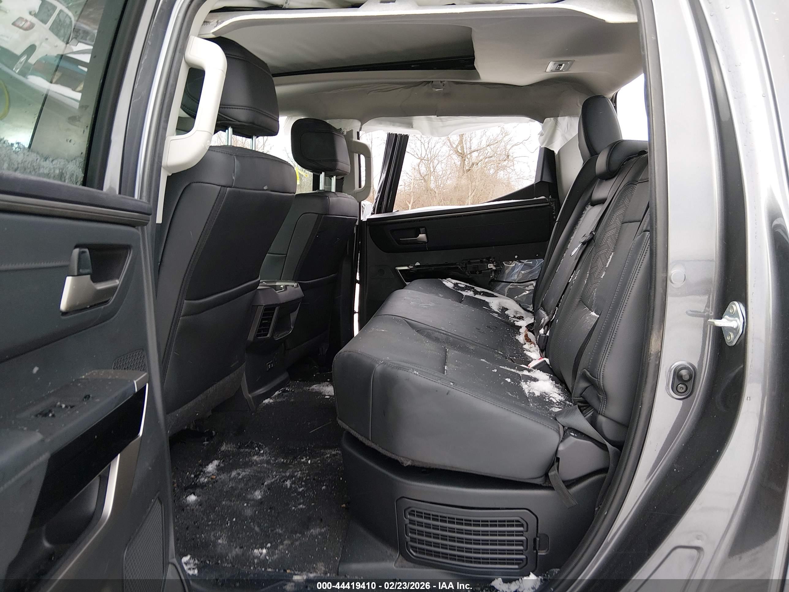 TOYOTA TUNDRA image 8